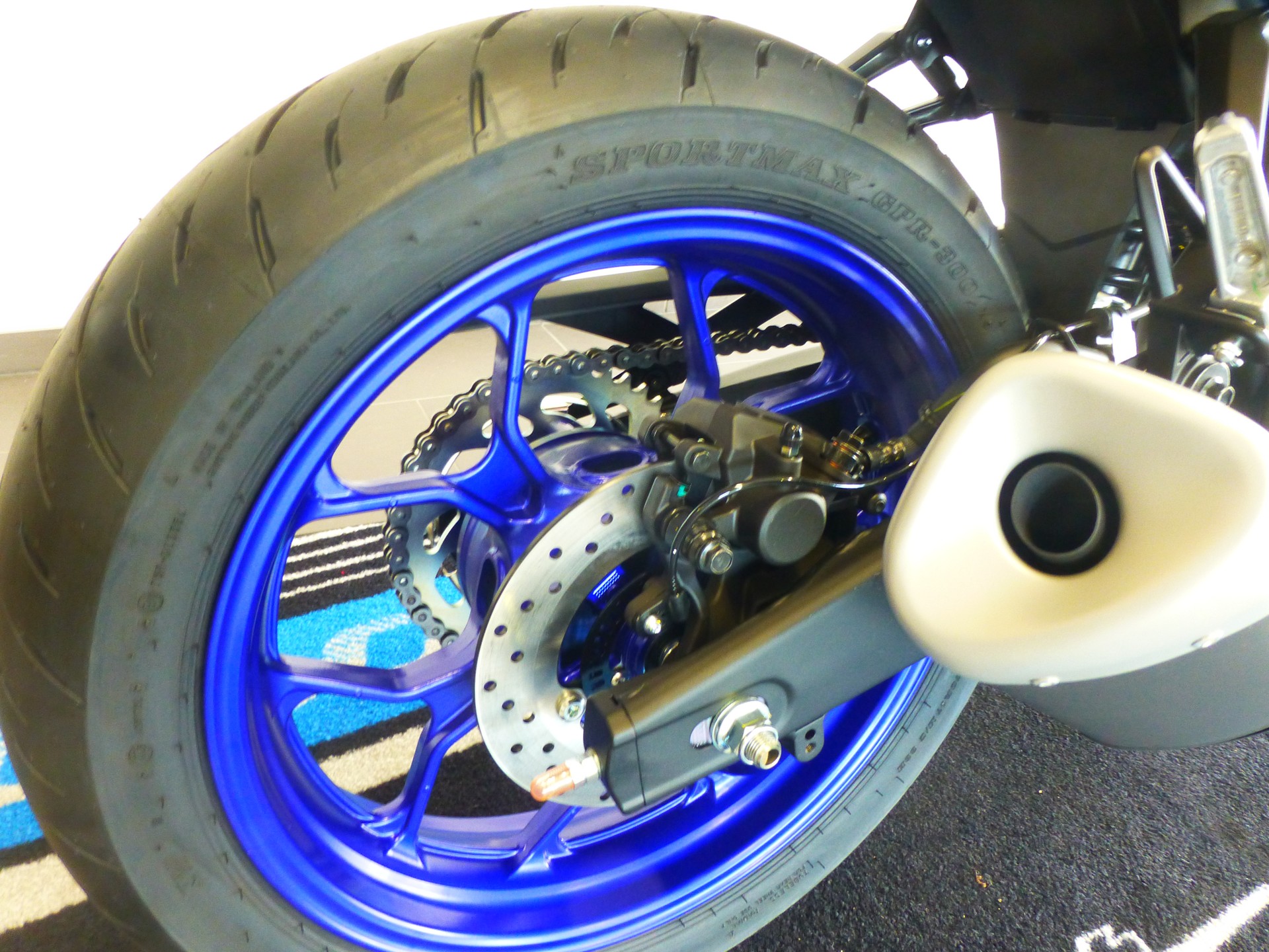 YAMAHA YZF-R3-image-7