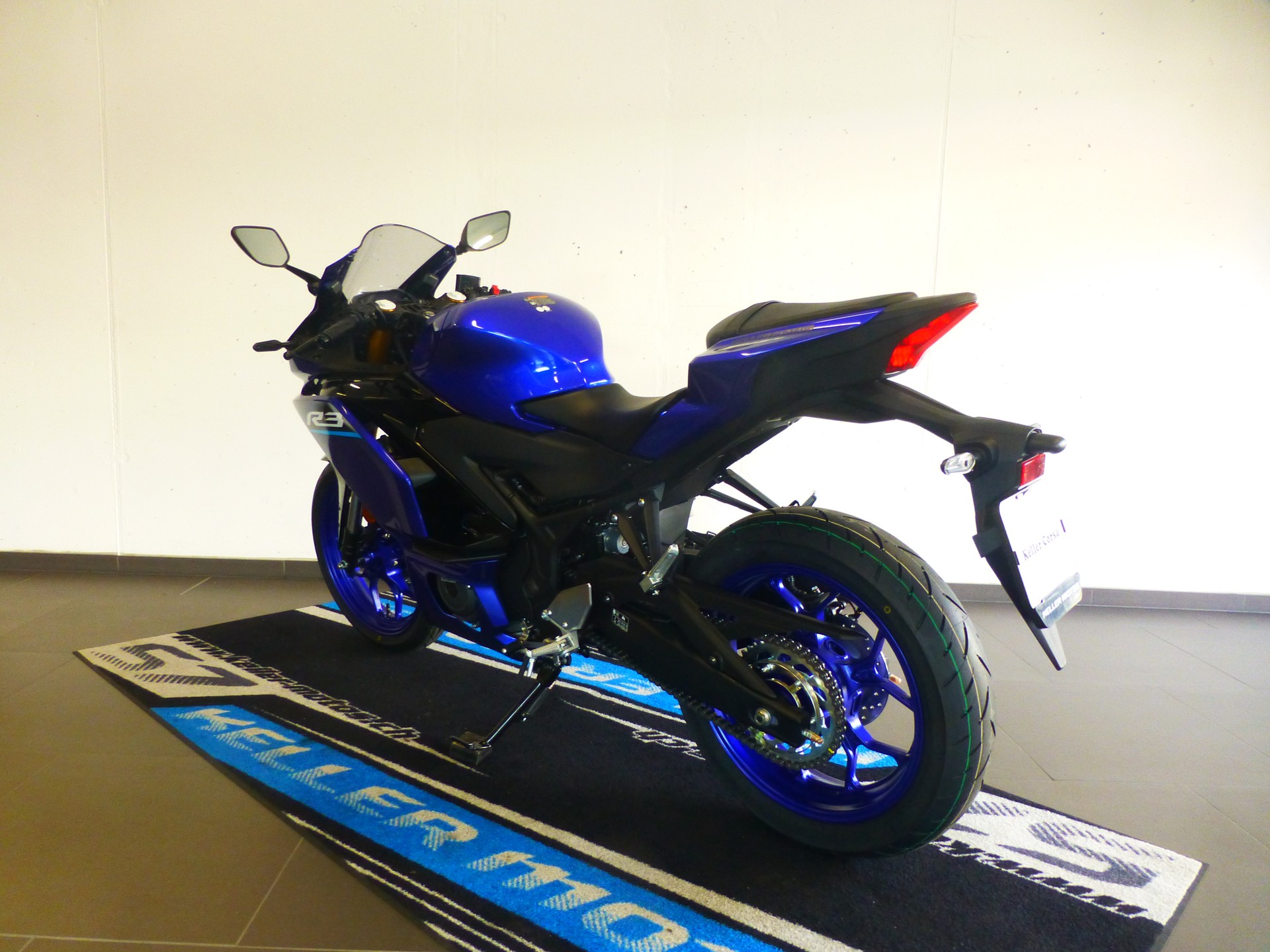 YAMAHA YZF-R3-showroom-element-2
