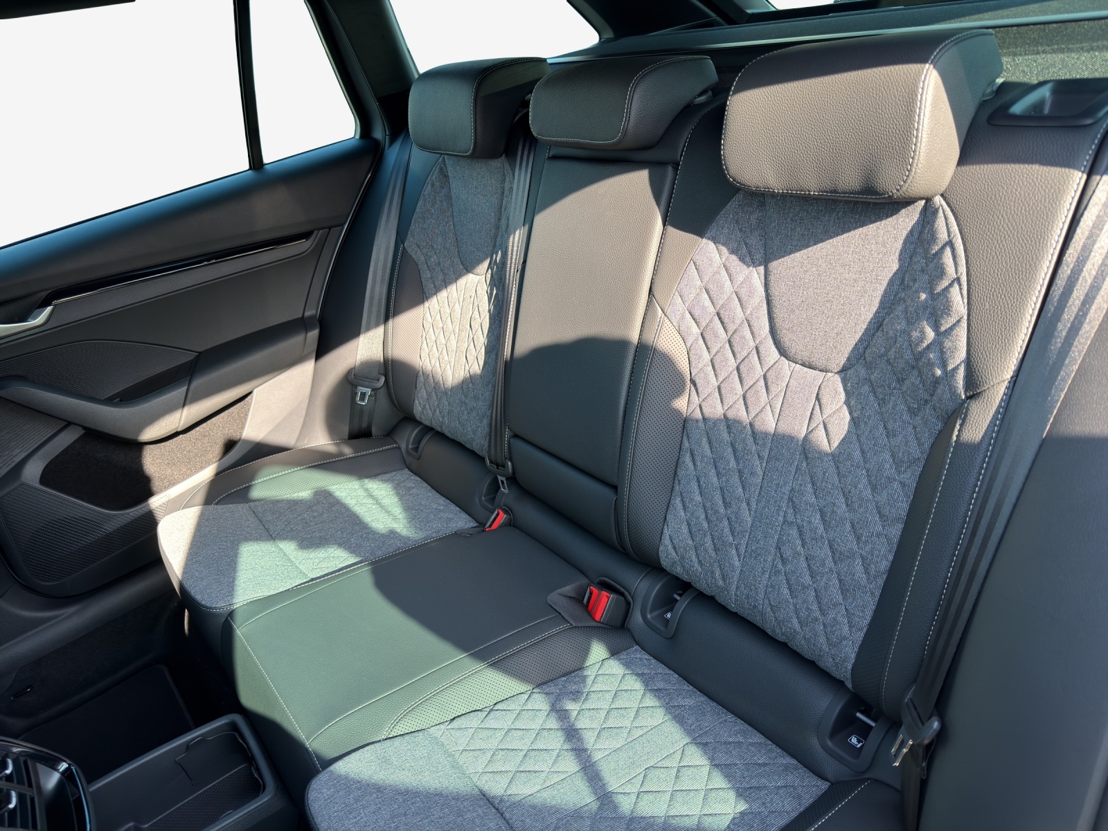 SKODA Octavia Sportline Dynamic 2.0 TSI 204PS 7DSG 4x4-image-11
