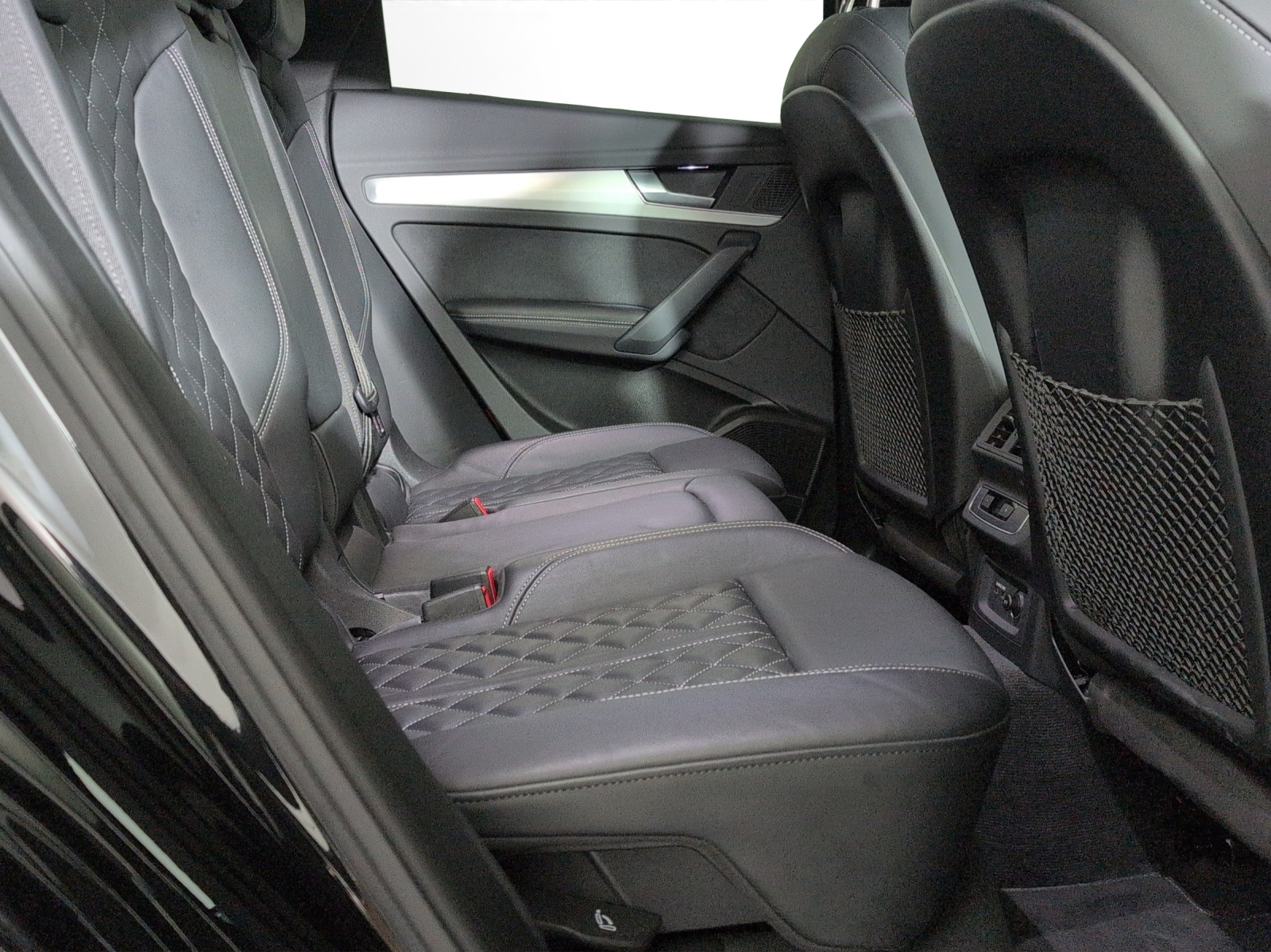 AUDI Q5 40 TDI Black Edition quattro S-tronic-image-14
