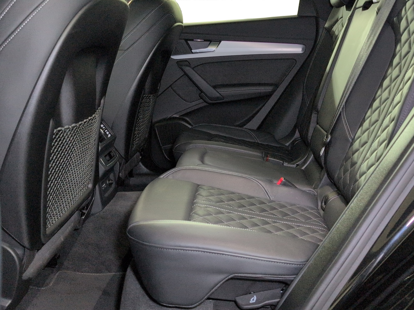 AUDI Q5 40 TDI Black Edition quattro S-tronic-image-13