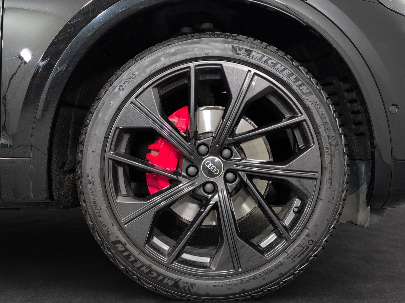 AUDI Q5 40 TDI Black Edition quattro S-tronic-image-4