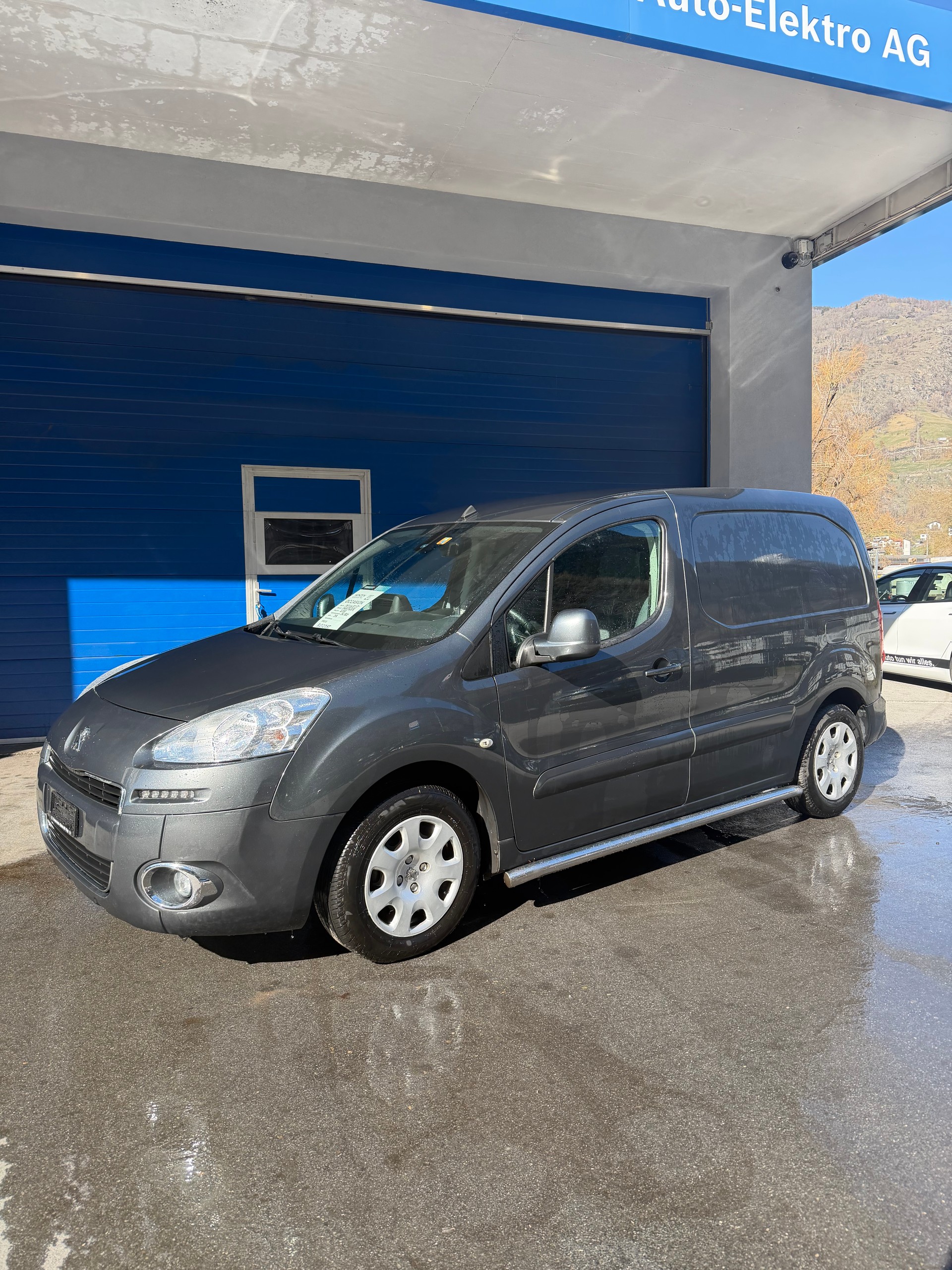 PEUGEOT PARTNER-image-0