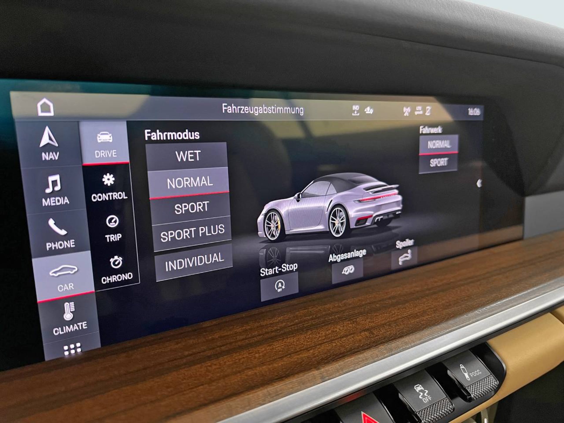 PORSCHE 911 Turbo S Cabriolet-image-29