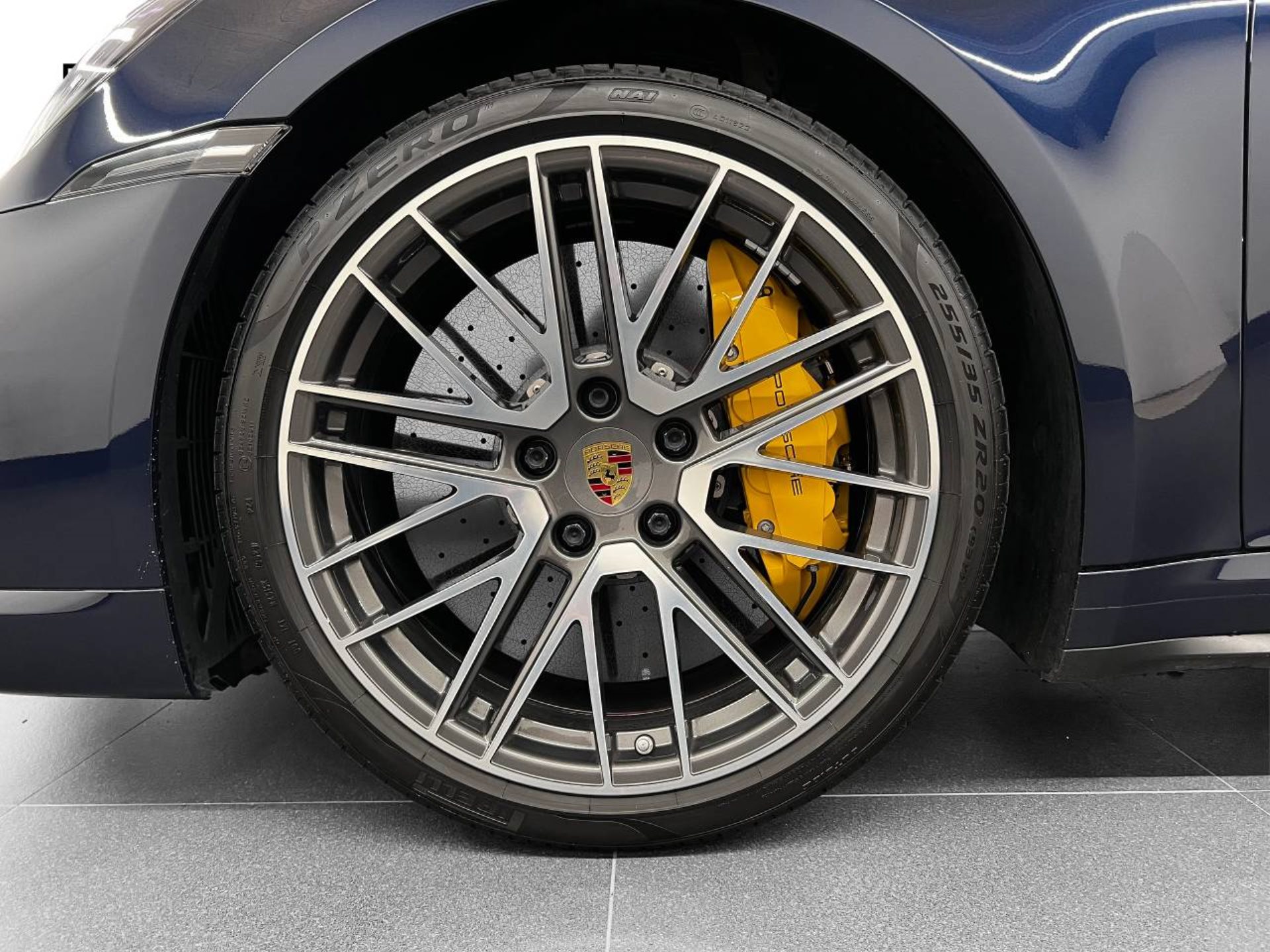 PORSCHE 911 Turbo S Cabriolet-image-12