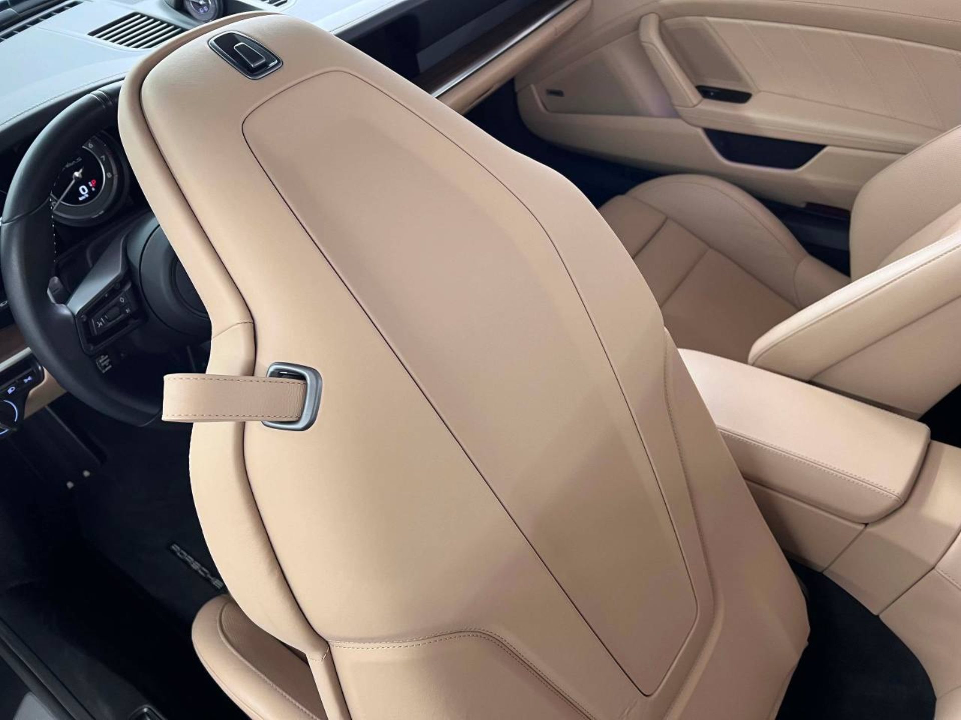 PORSCHE 911 Turbo S Cabriolet-image-23