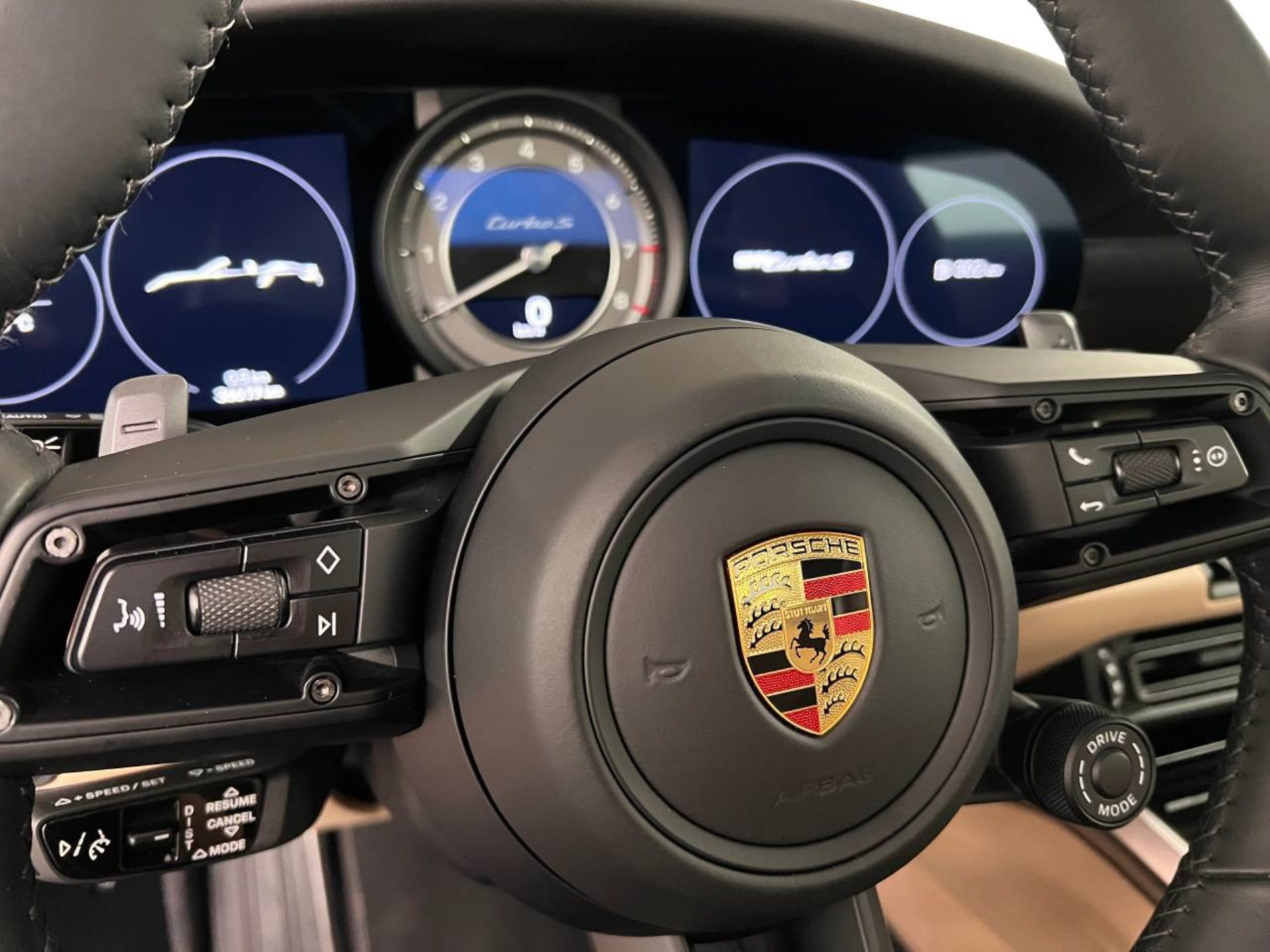 PORSCHE 911 Turbo S Cabriolet-image-16
