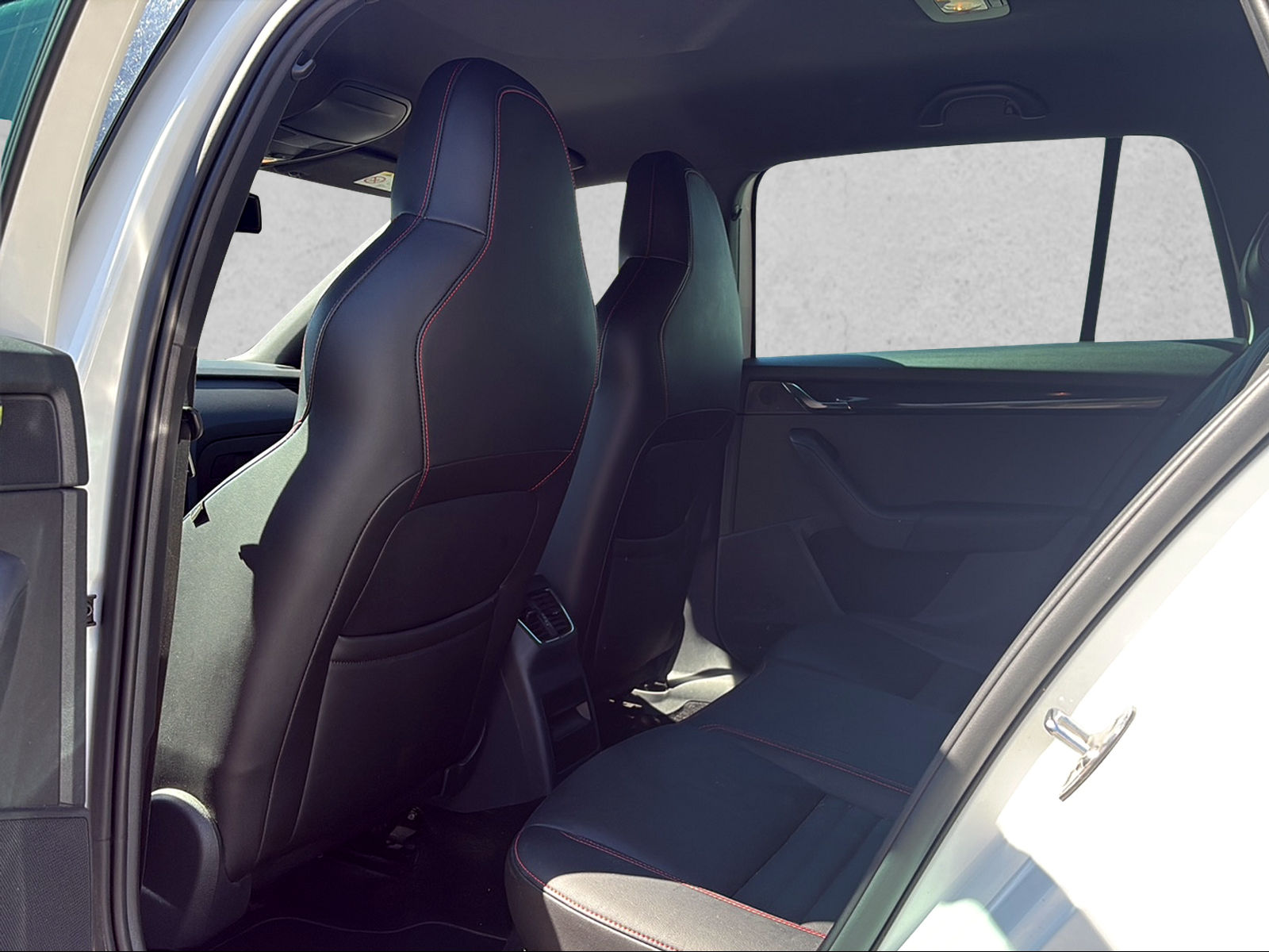 SKODA Octavia Combi 2.0 TSI RS DSG-image-5