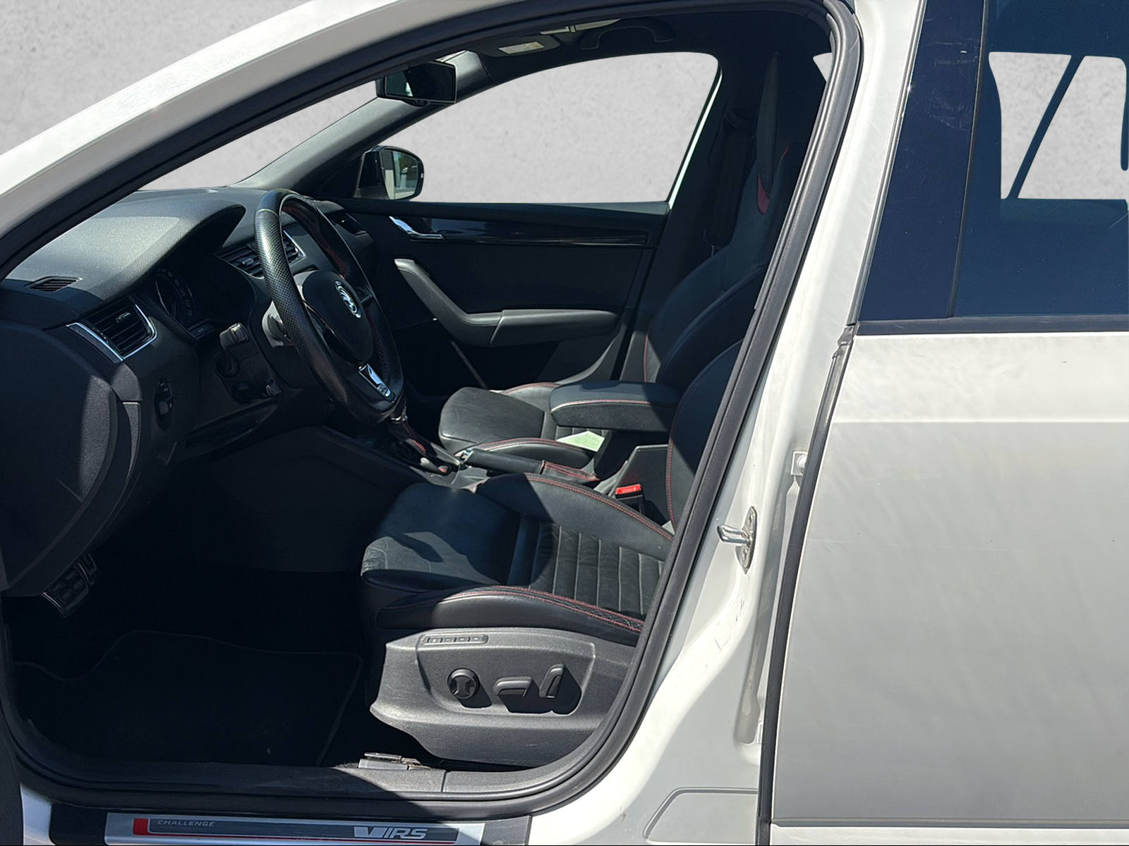 SKODA Octavia Combi 2.0 TSI RS DSG-image-3