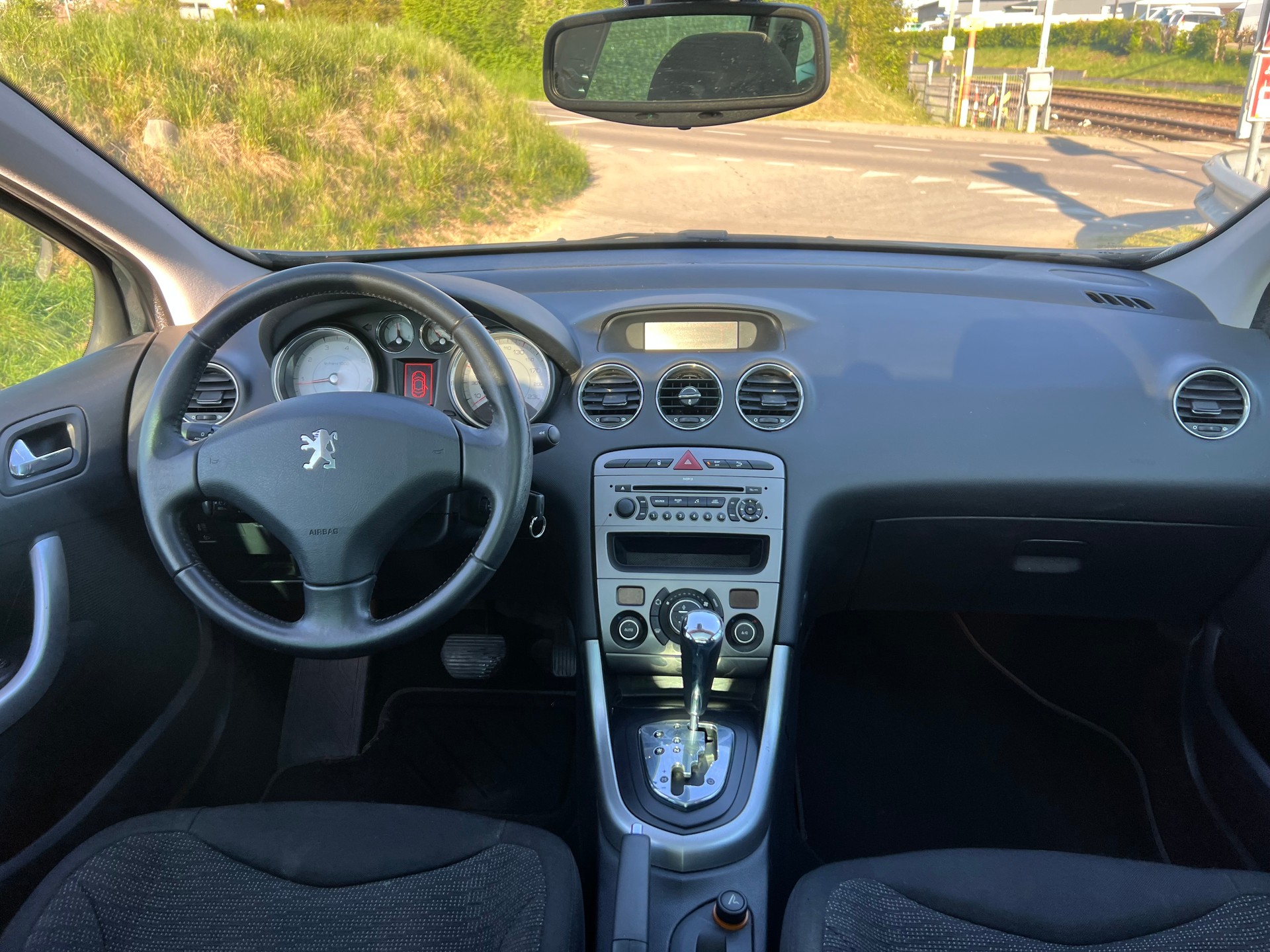 PEUGEOT 308 SW 1.6 16V Turbo Sport Automatic-image-9