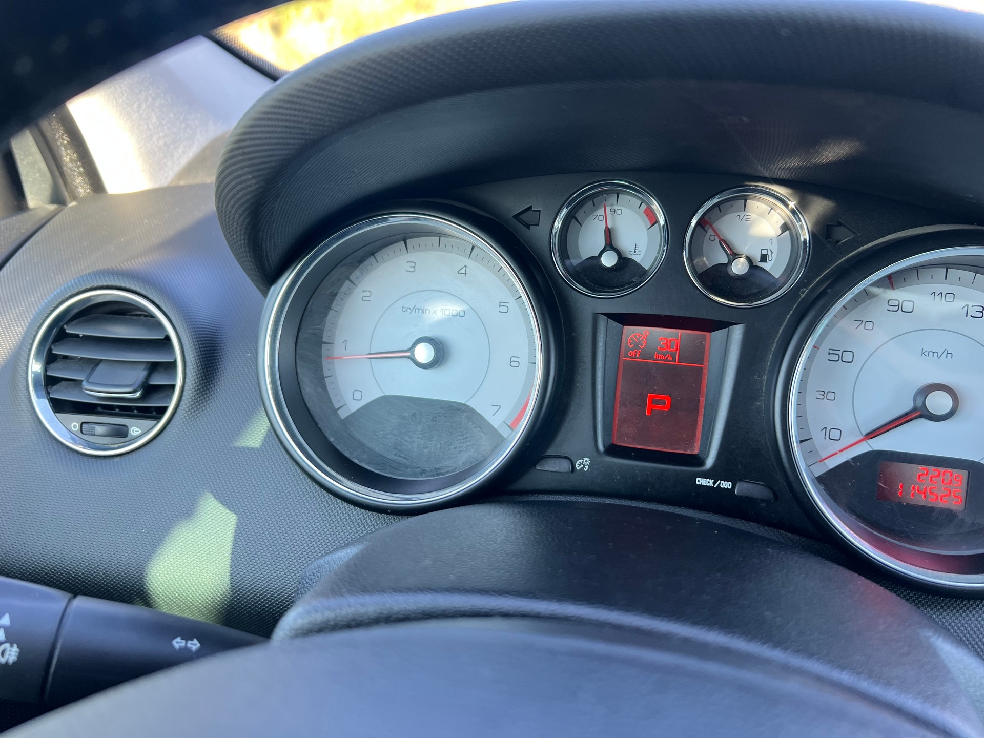 PEUGEOT 308 SW 1.6 16V Turbo Sport Automatic-image-12