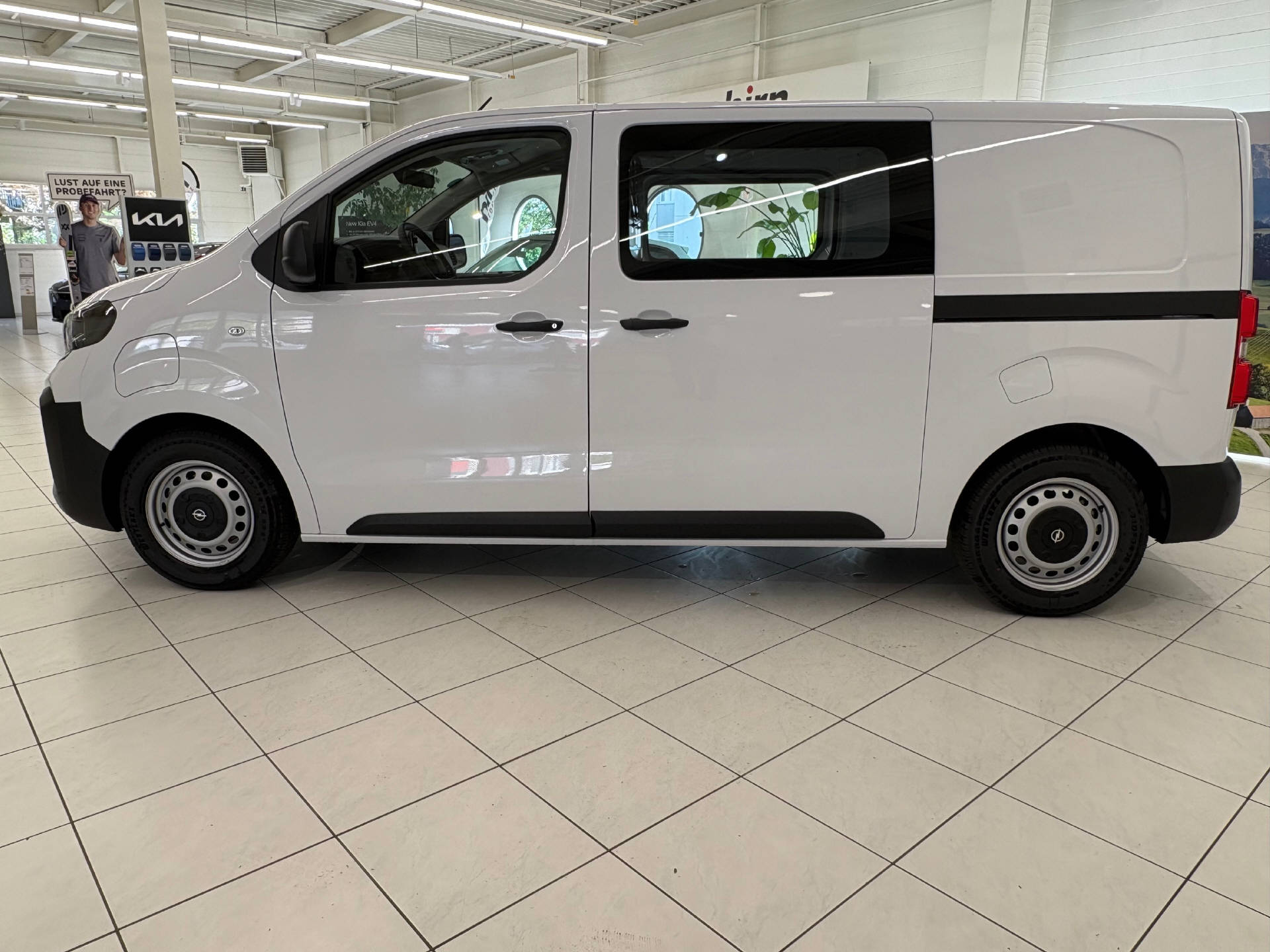 OPEL Vivaro-e Cargo 75kWh-image-7