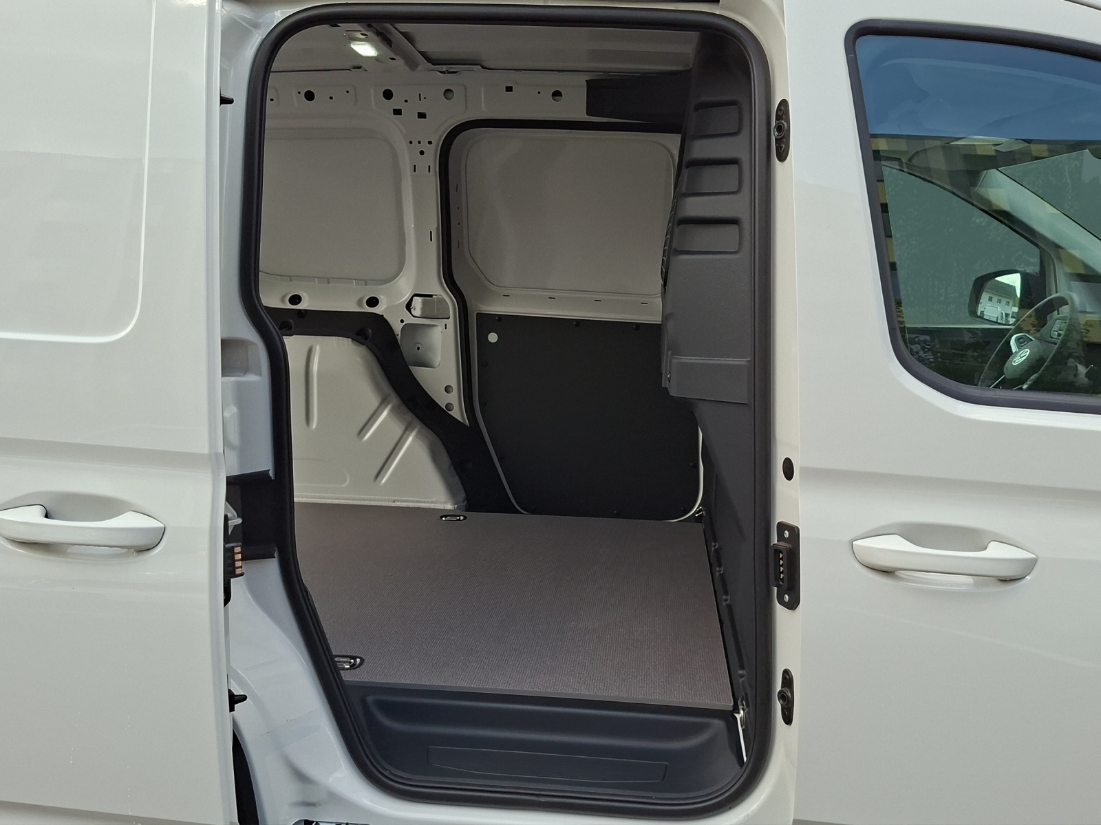 VW Caddy Cargo 2.0TDI 4Motion-image-19