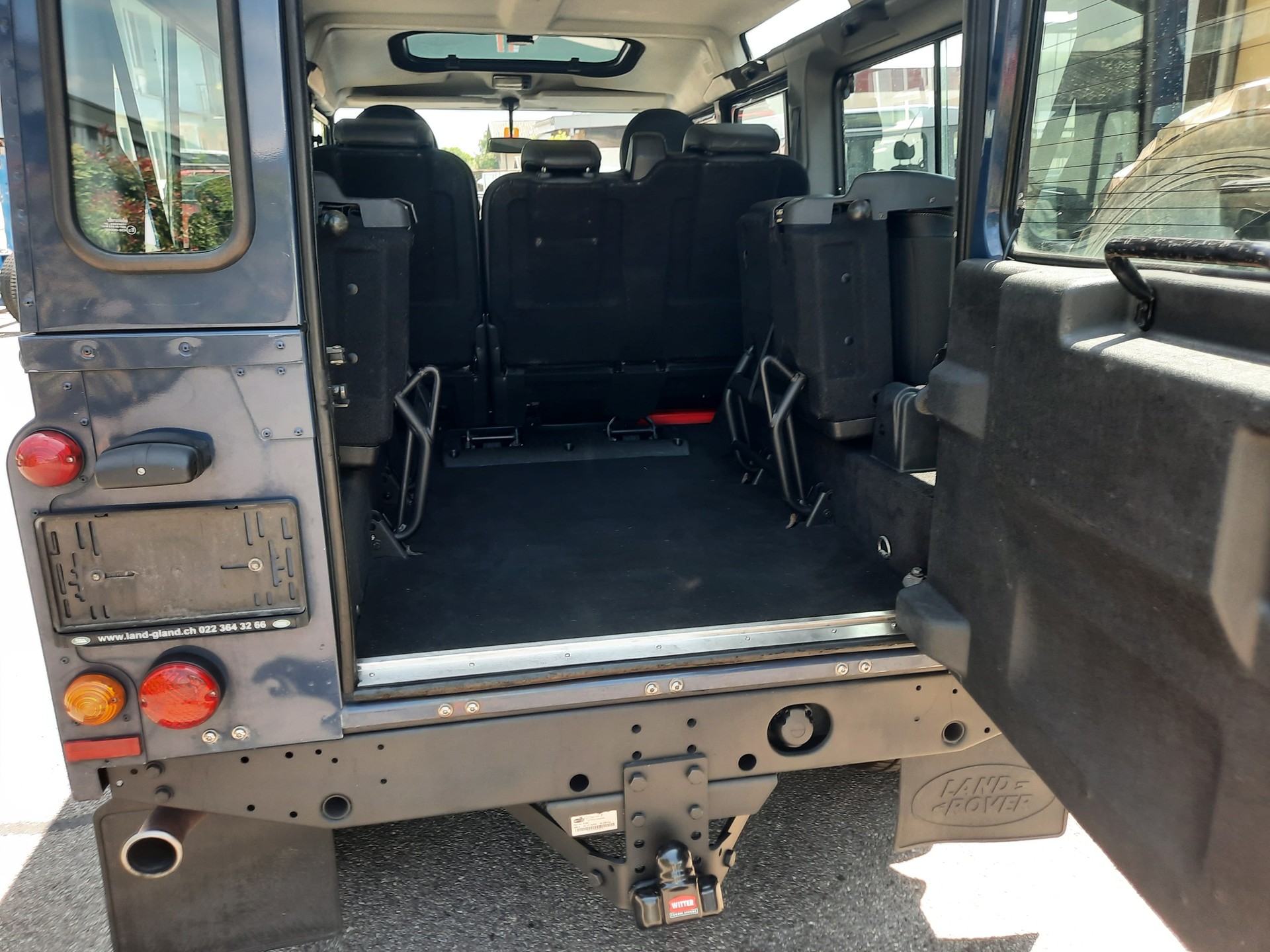 LAND ROVER Defender 110 2.4 Td4 Station Wagon-image-7