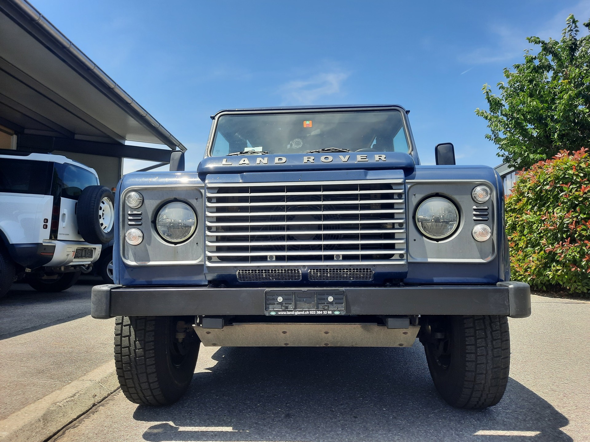 LAND ROVER Defender 110 2.4 Td4 Station Wagon-image-5
