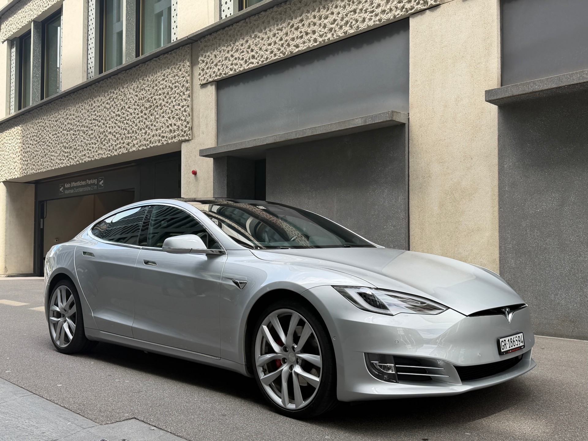 TESLA Model S P90D (Free Supercharging)-image-0