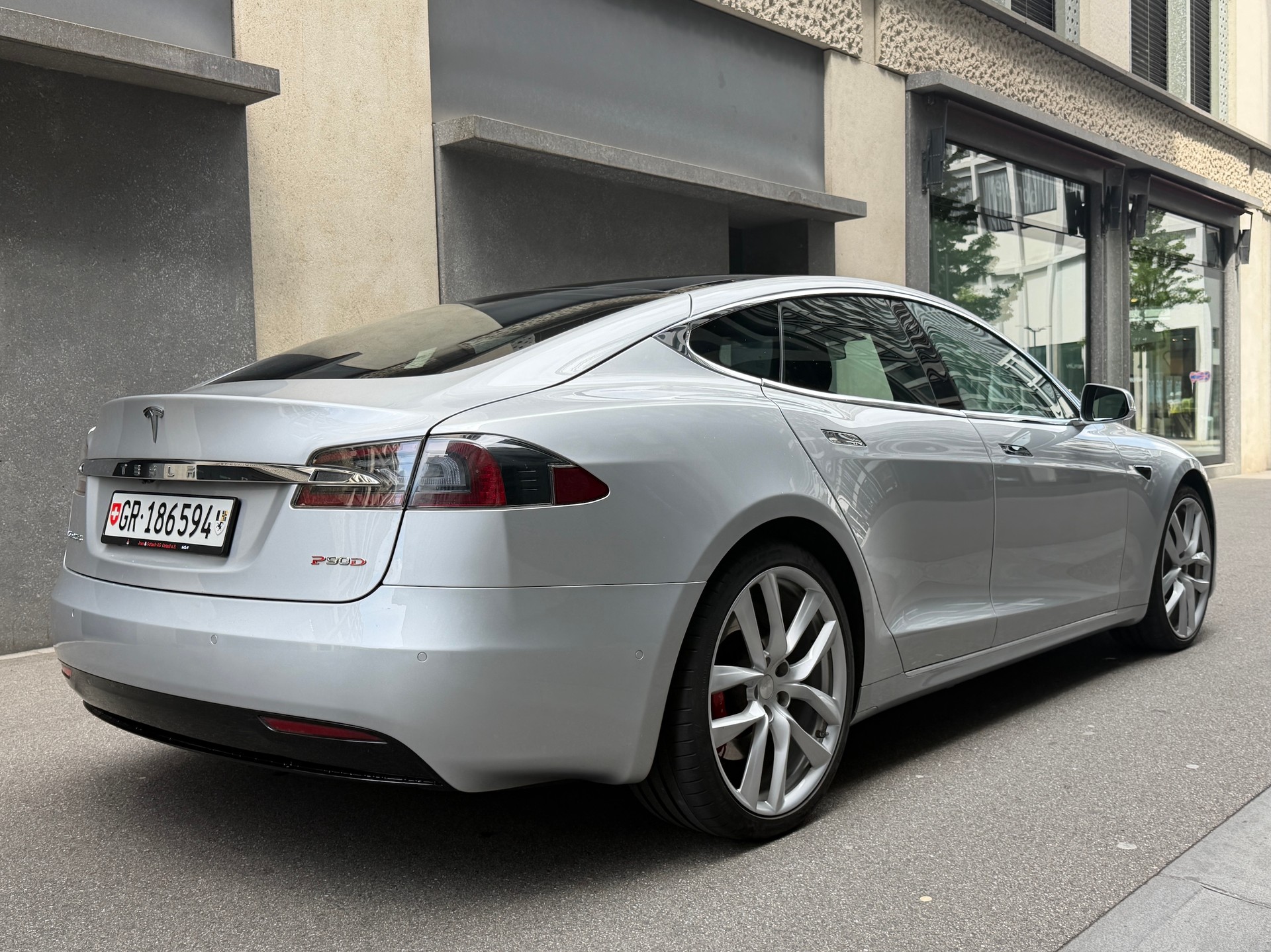 TESLA Model S P90D (Free Supercharging)-image-3