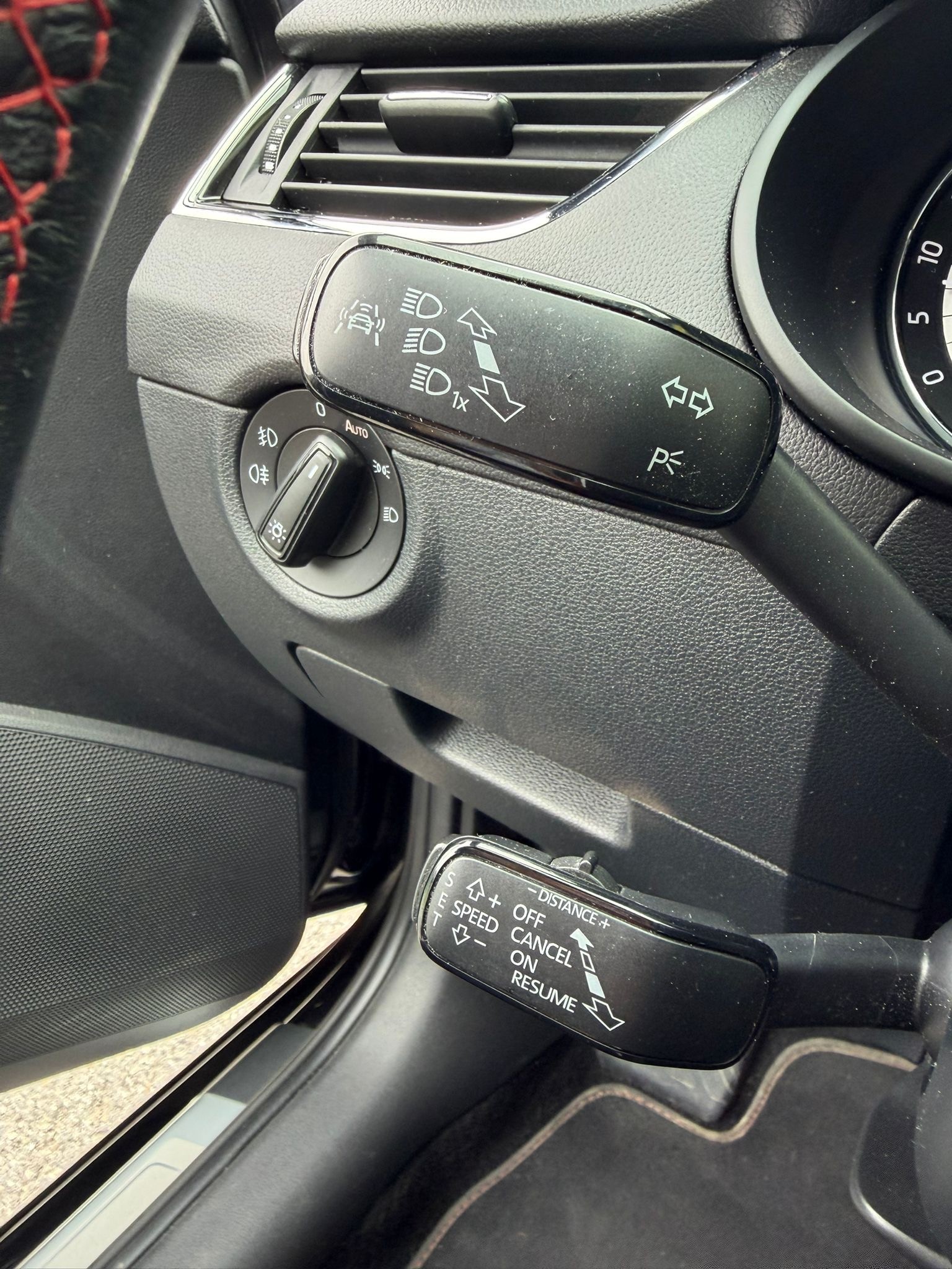 SKODA Octavia Combi 2.0 TDI RS DSG-image-13