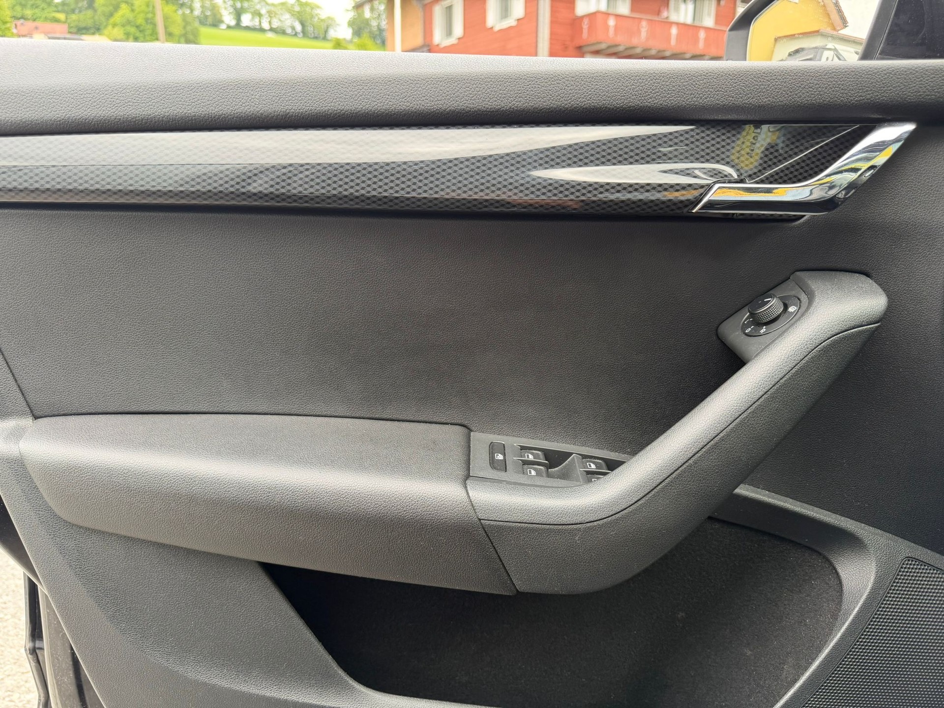 SKODA Octavia Combi 2.0 TDI RS DSG-image-18