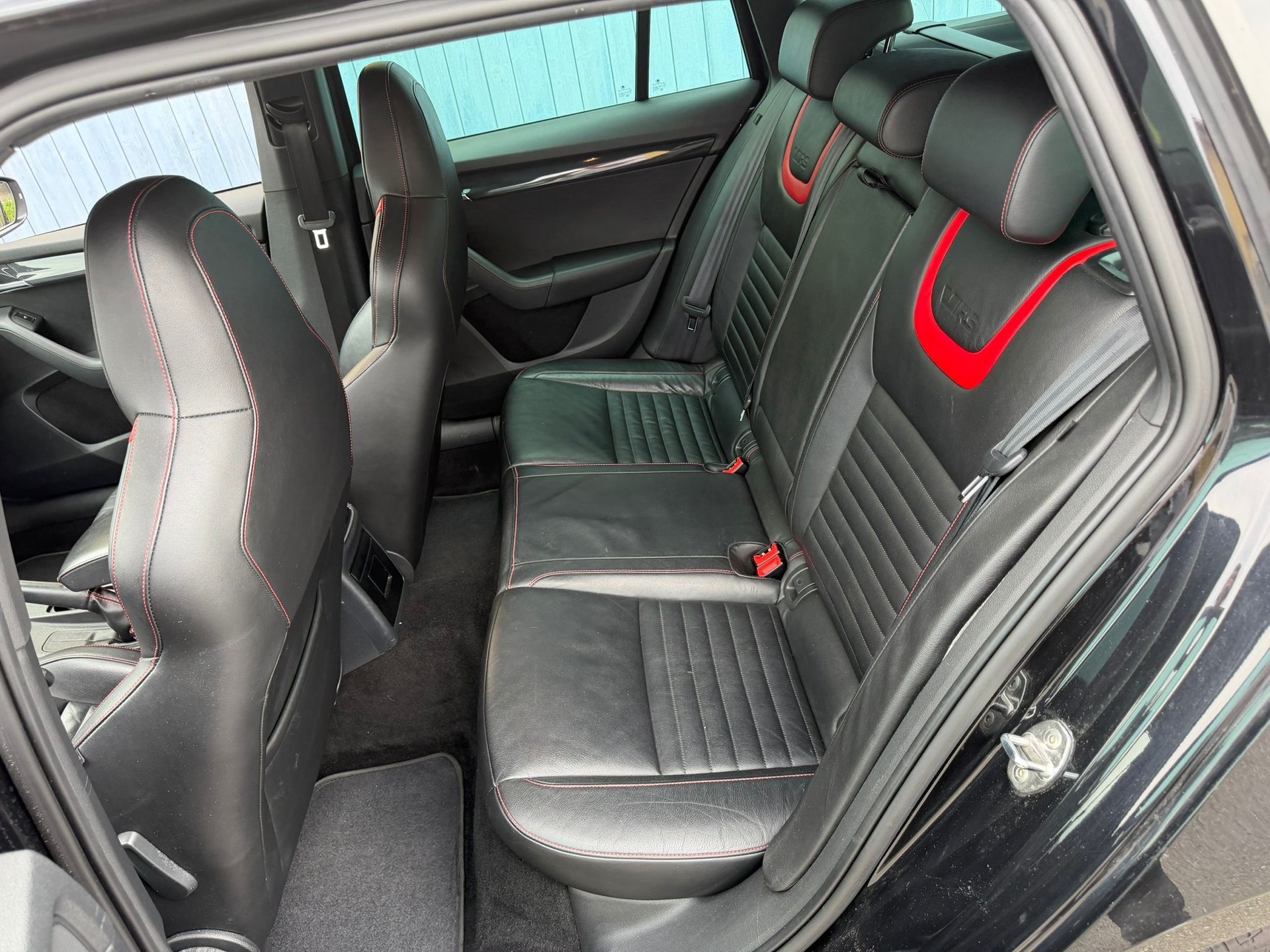 SKODA Octavia Combi 2.0 TDI RS DSG-image-11