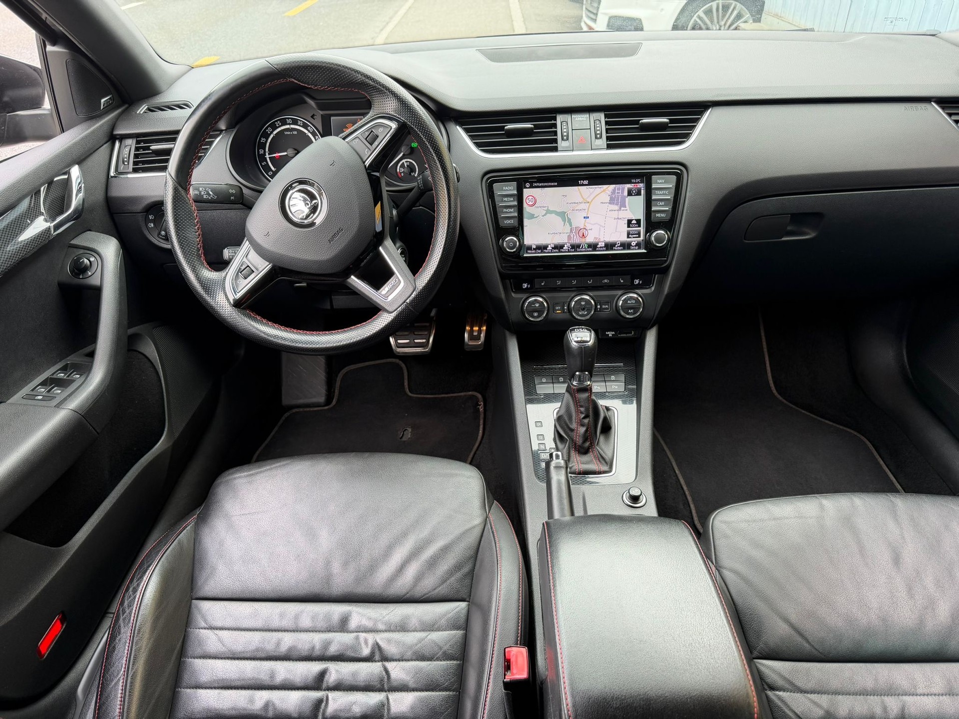 SKODA Octavia Combi 2.0 TDI RS DSG-image-8