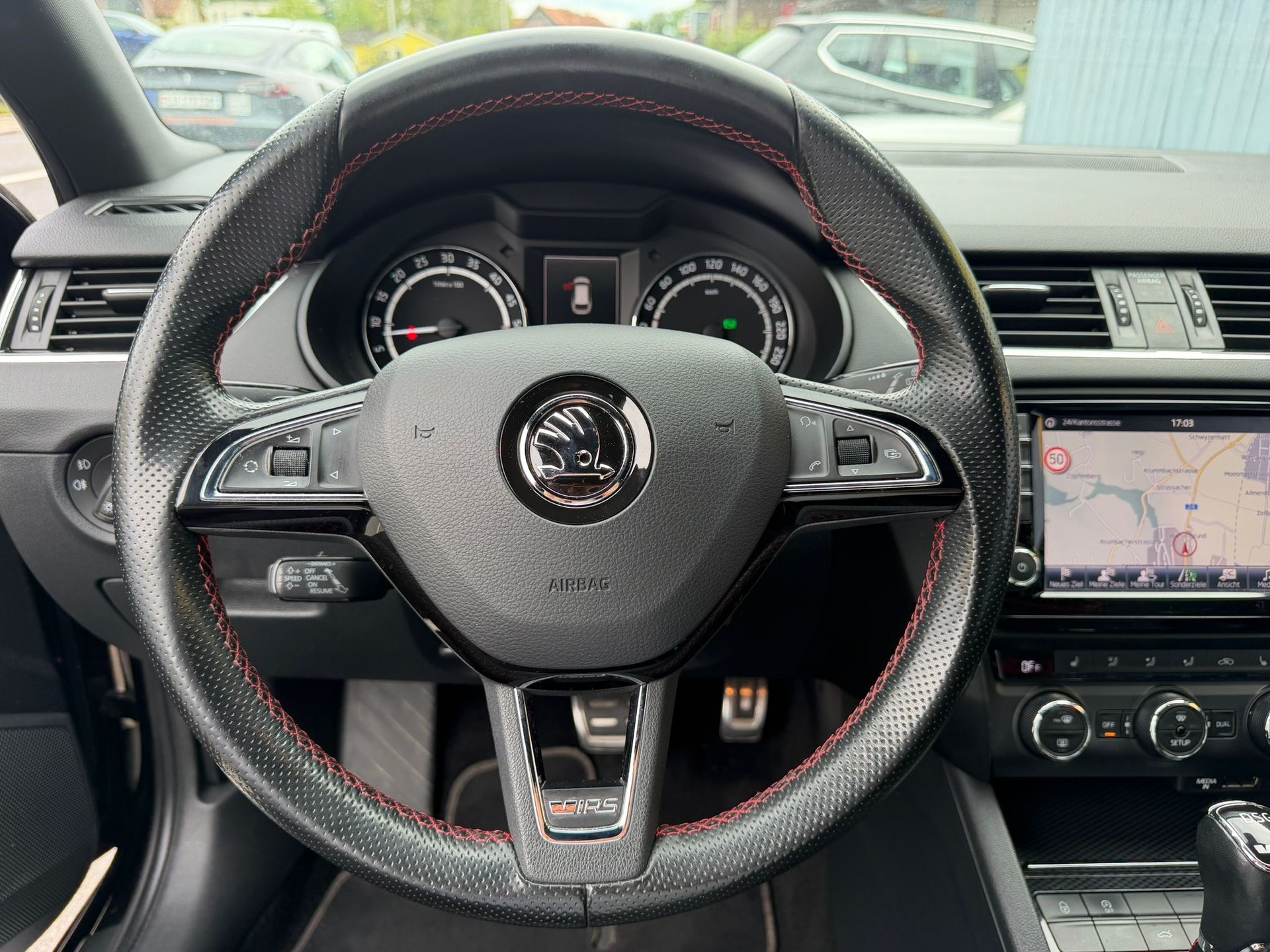 SKODA Octavia Combi 2.0 TDI RS DSG-image-9