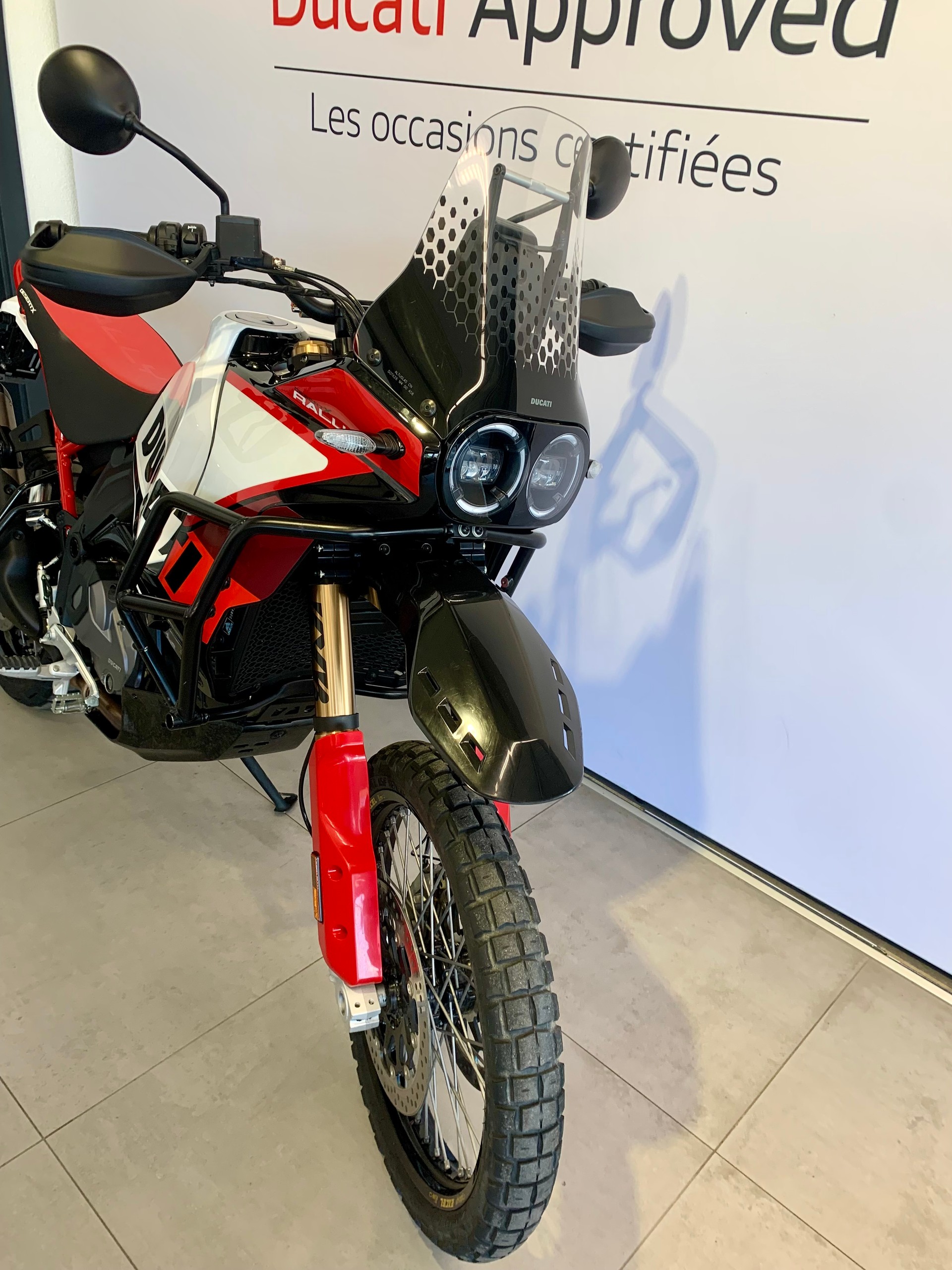 DUCATI Desert X Rally-showroom-element-3