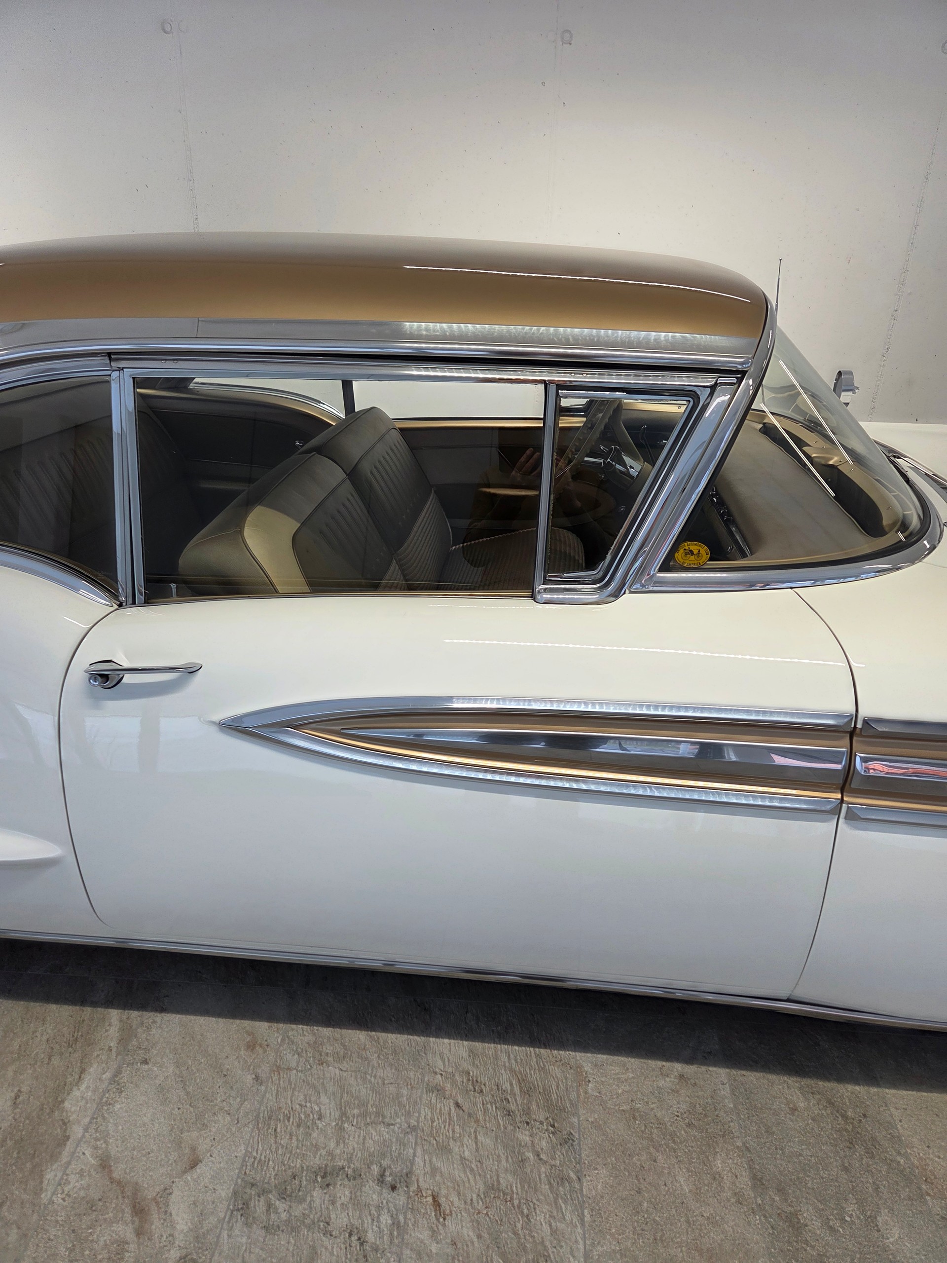 OLDSMOBILE Super 88 2 Door Coupe Veteran-showroom-element-3