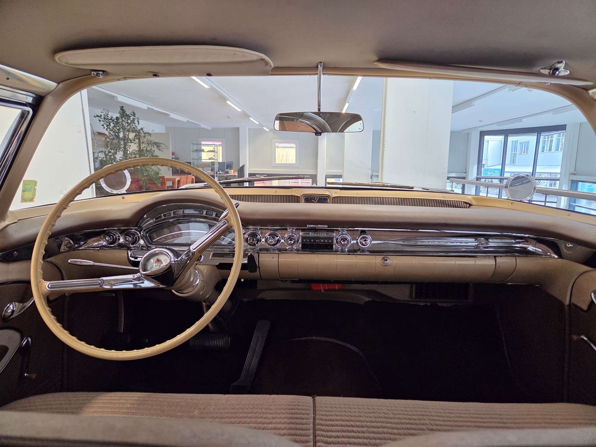 OLDSMOBILE Super 88 2 Door Coupe Veteran-image-16