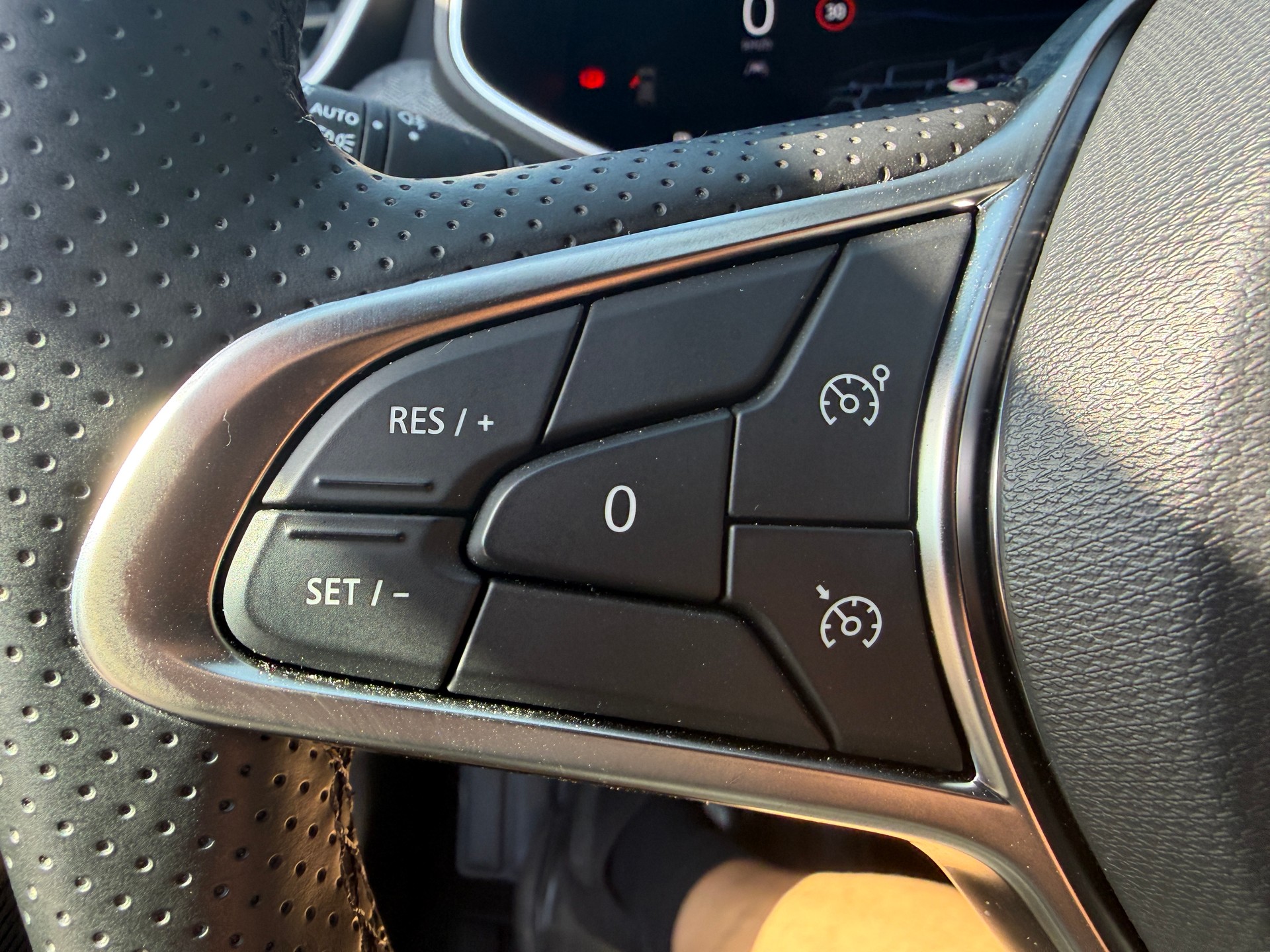 RENAULT Clio 1.0 TCe techno CVT-image-10