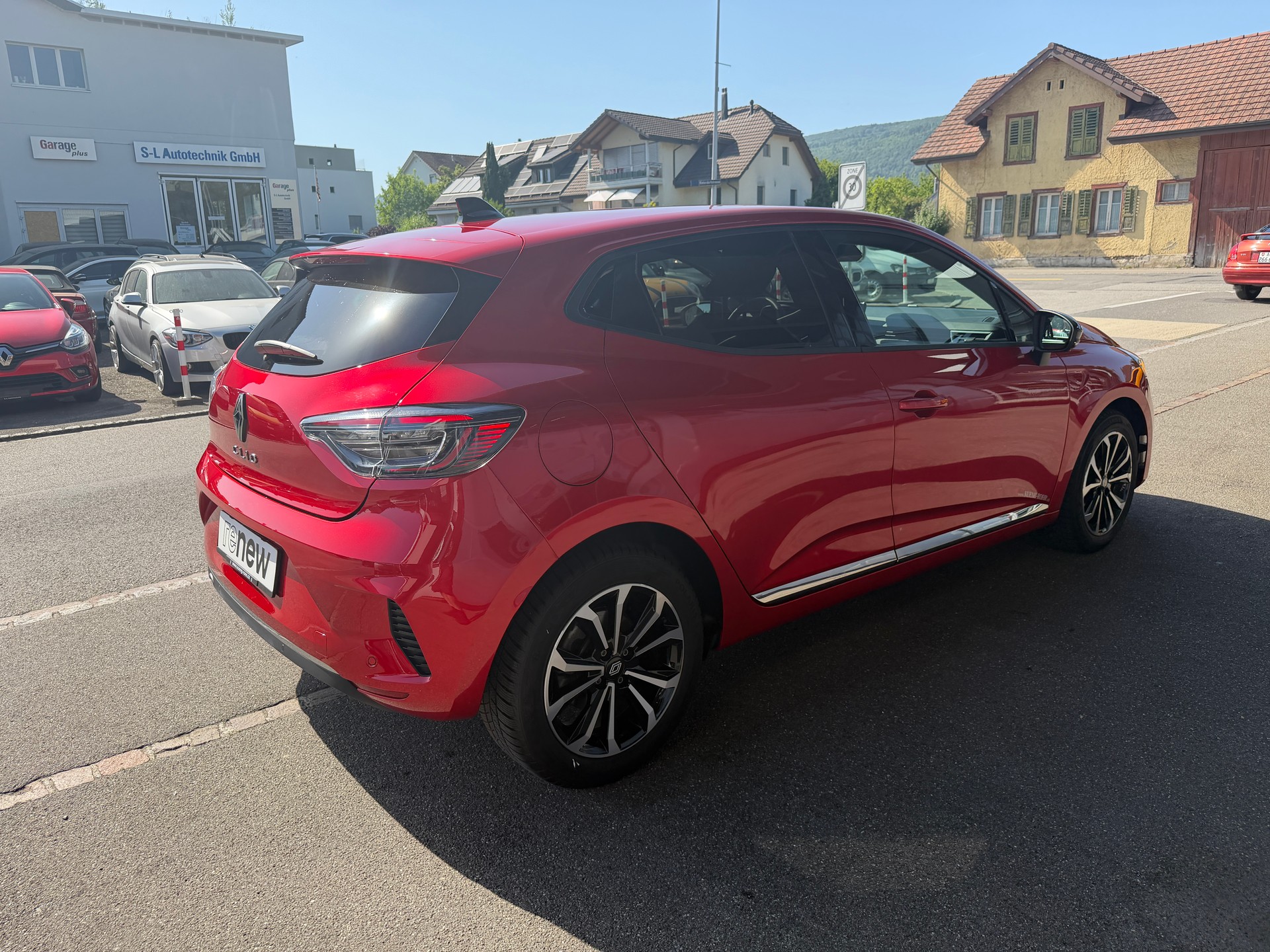 RENAULT Clio 1.0 TCe techno CVT-showroom-element-3