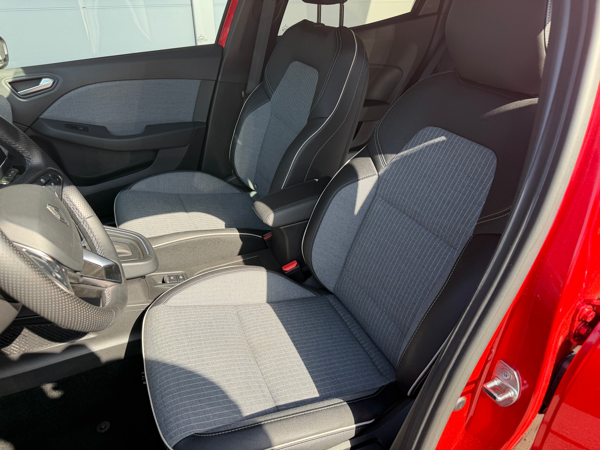 RENAULT Clio 1.0 TCe techno CVT-image-5