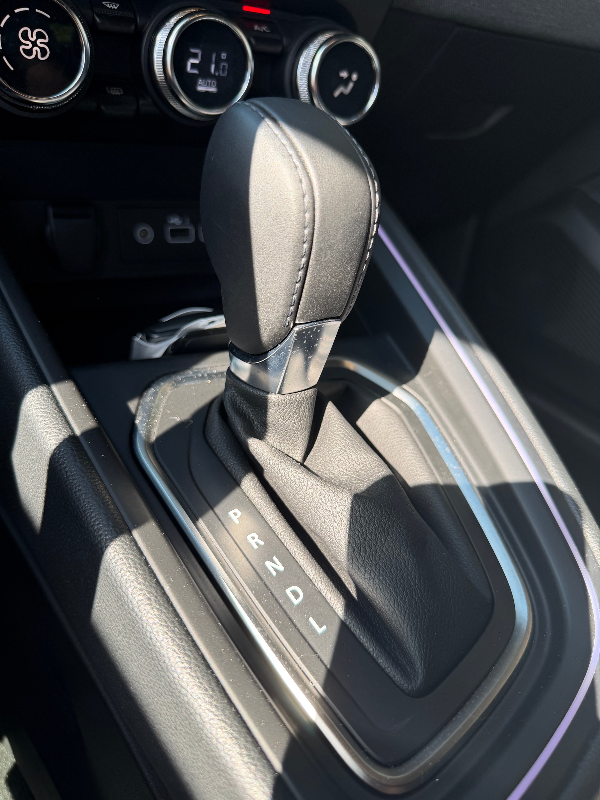 RENAULT Clio 1.0 TCe techno CVT-image-8