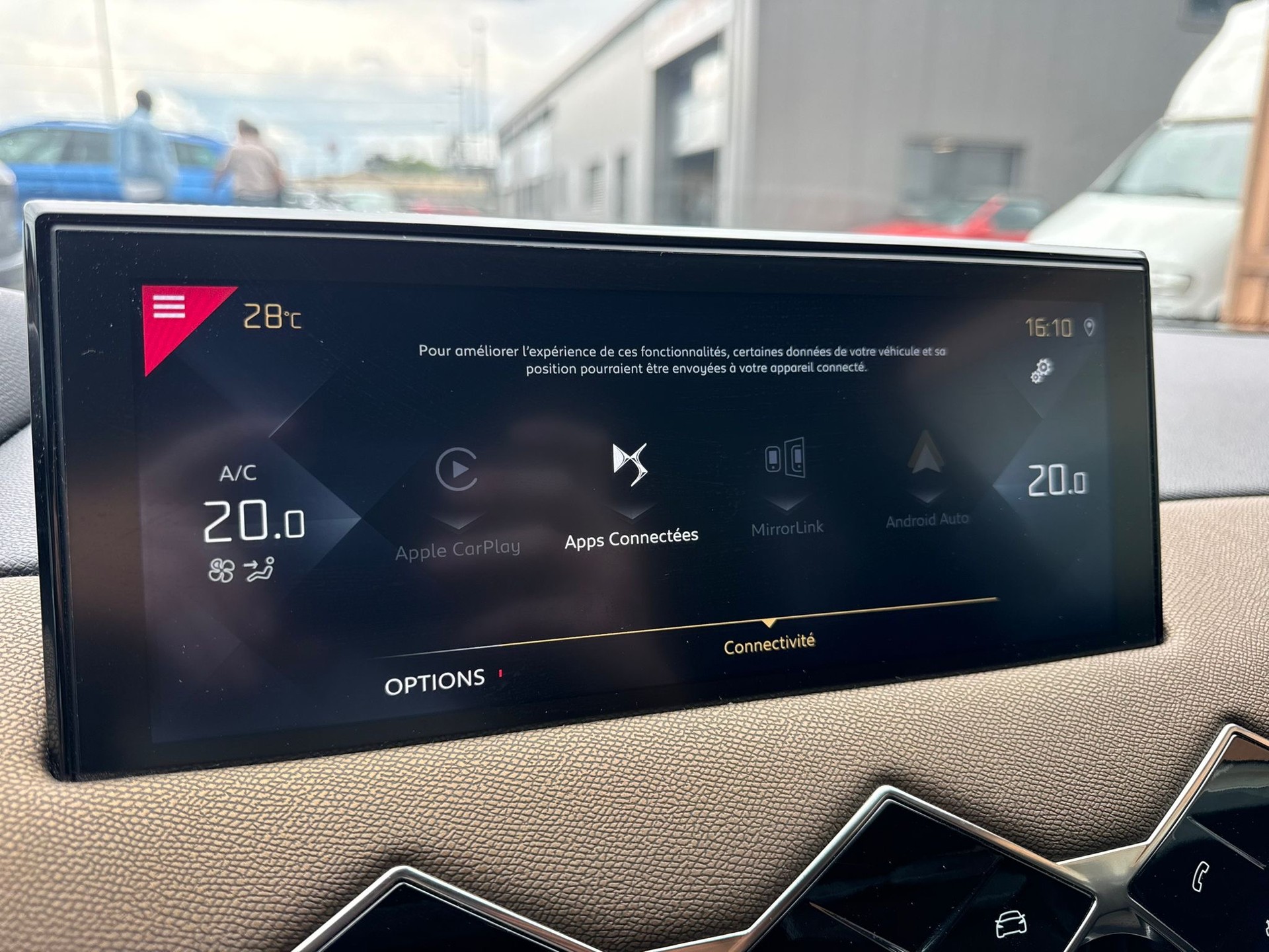 DS AUTOMOBILES DS 3 Crossback 1.2 PureTech SO Chic EAT8-image-4