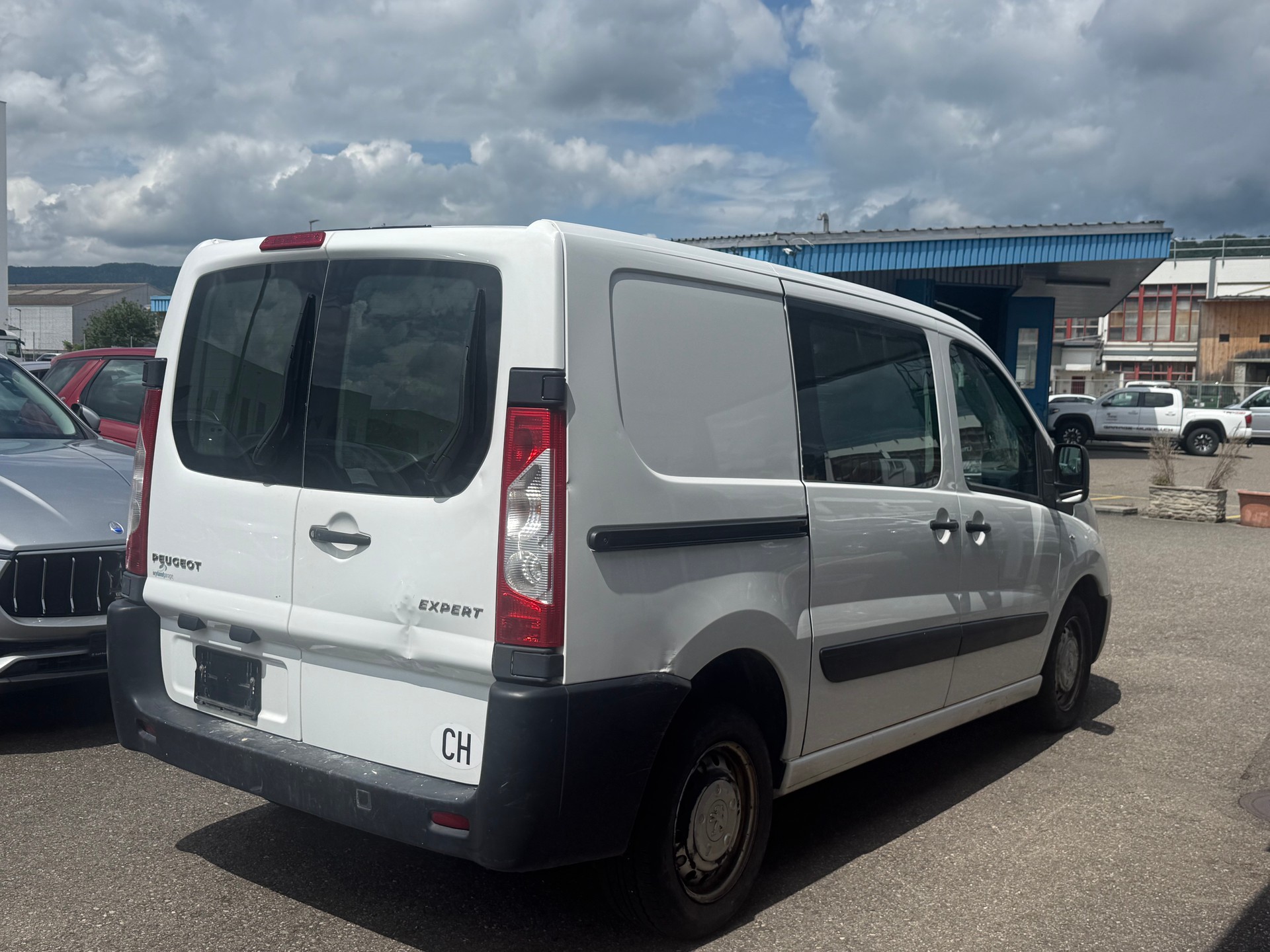 PEUGEOT Expert 2.0 HDi 229 L2H1-image-2