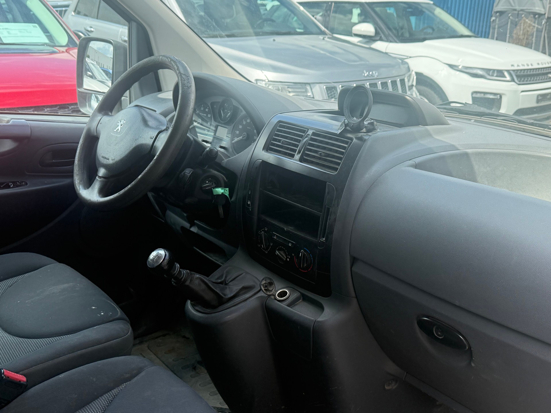 PEUGEOT Expert 2.0 HDi 229 L2H1-image-4