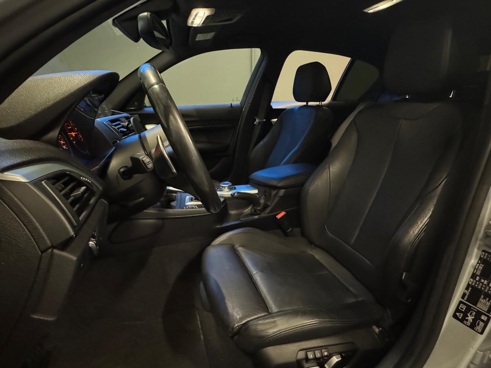 BMW M135i xDrive Steptronic-image-8