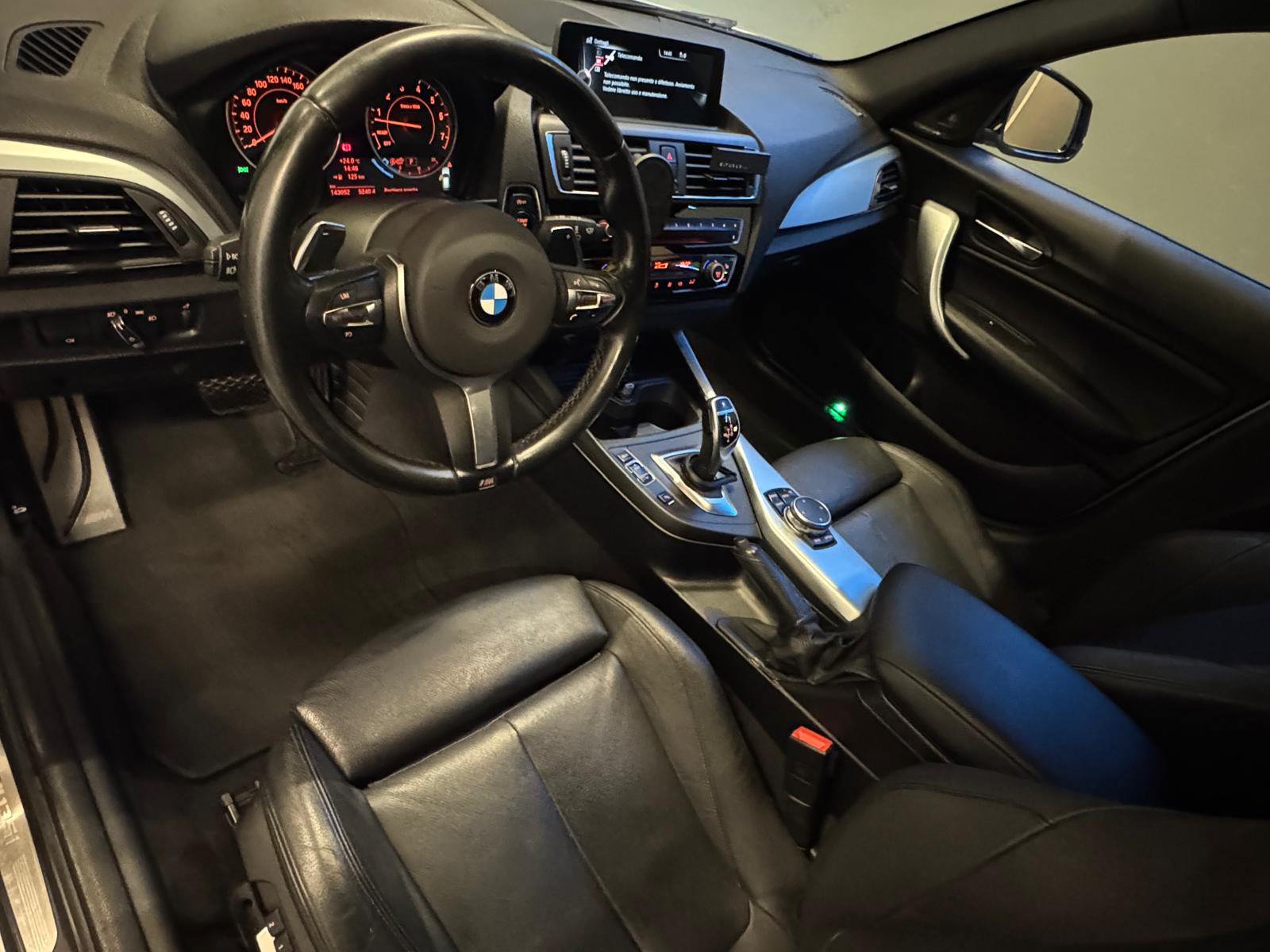 BMW M135i xDrive Steptronic-image-1
