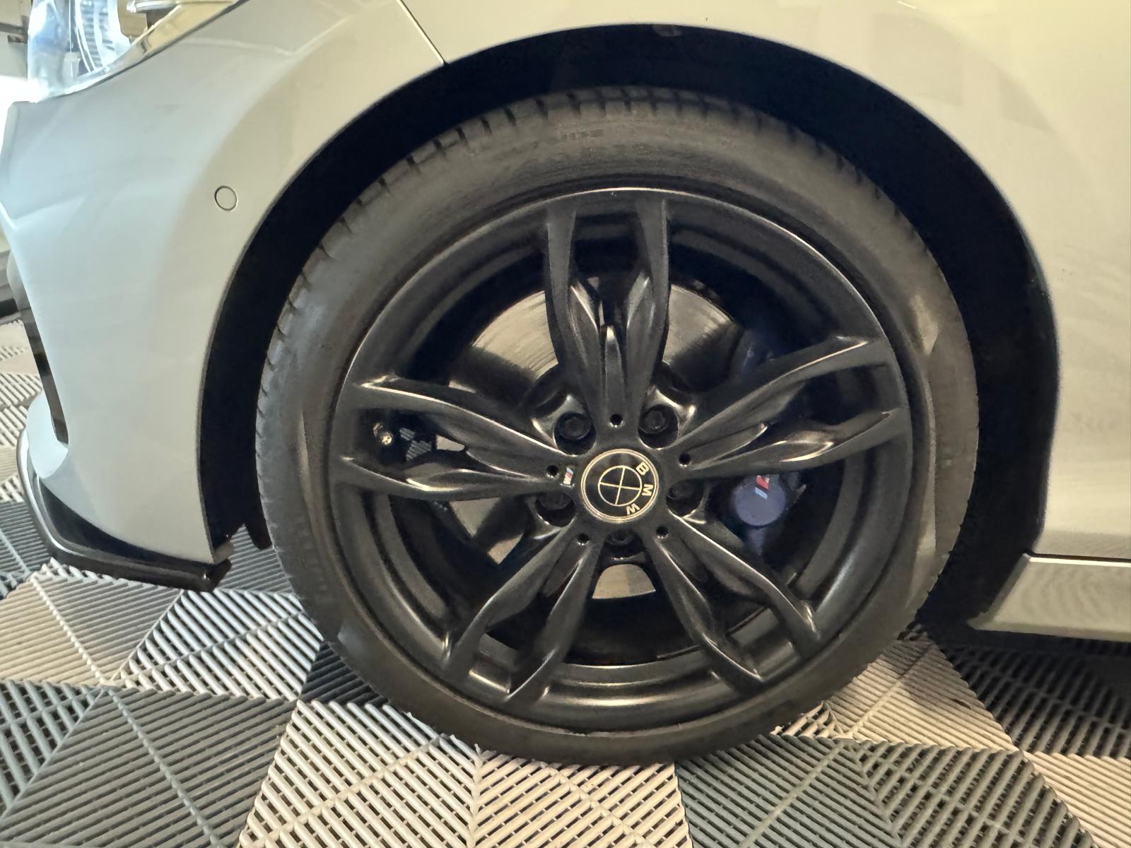 BMW M135i xDrive Steptronic-image-25