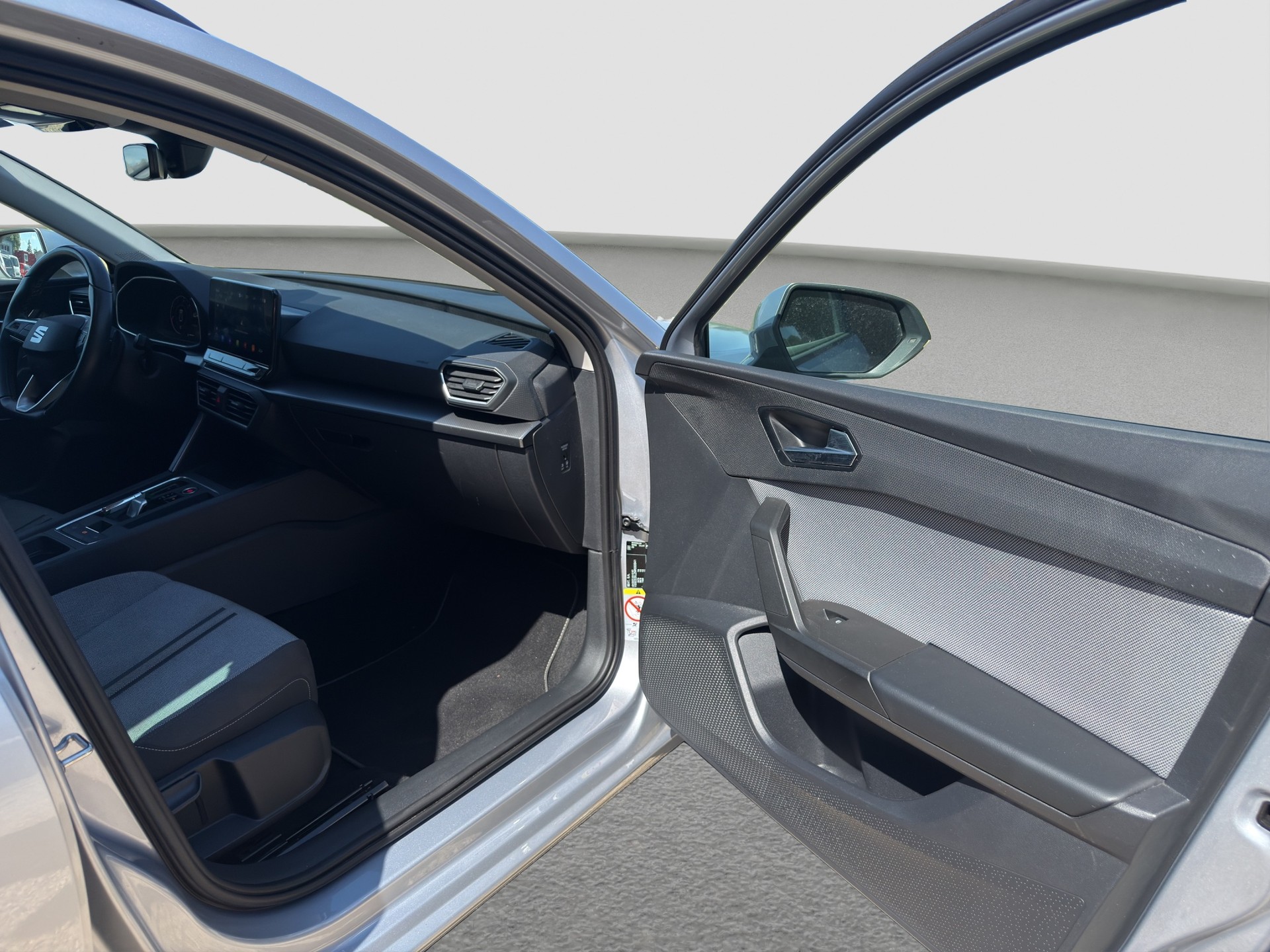 SEAT Leon ST 2.0 TDI EVO DSG Style ** CH Auto ** 1. Hand ** Ab MFK und Service **-image-11