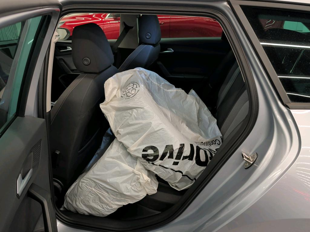 SEAT Leon ST 2.0 TDI EVO DSG Style ** CH Auto ** 1. Hand ** Frisch ab MFK und Service **-image-4