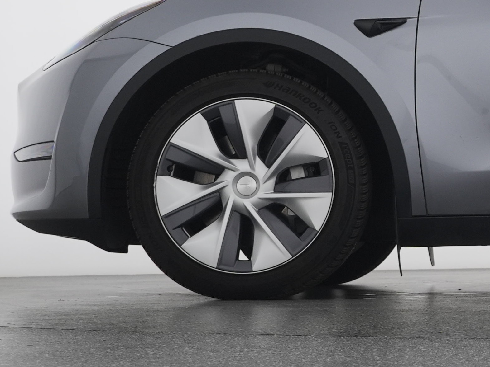 TESLA Model Y Long Range-image-2