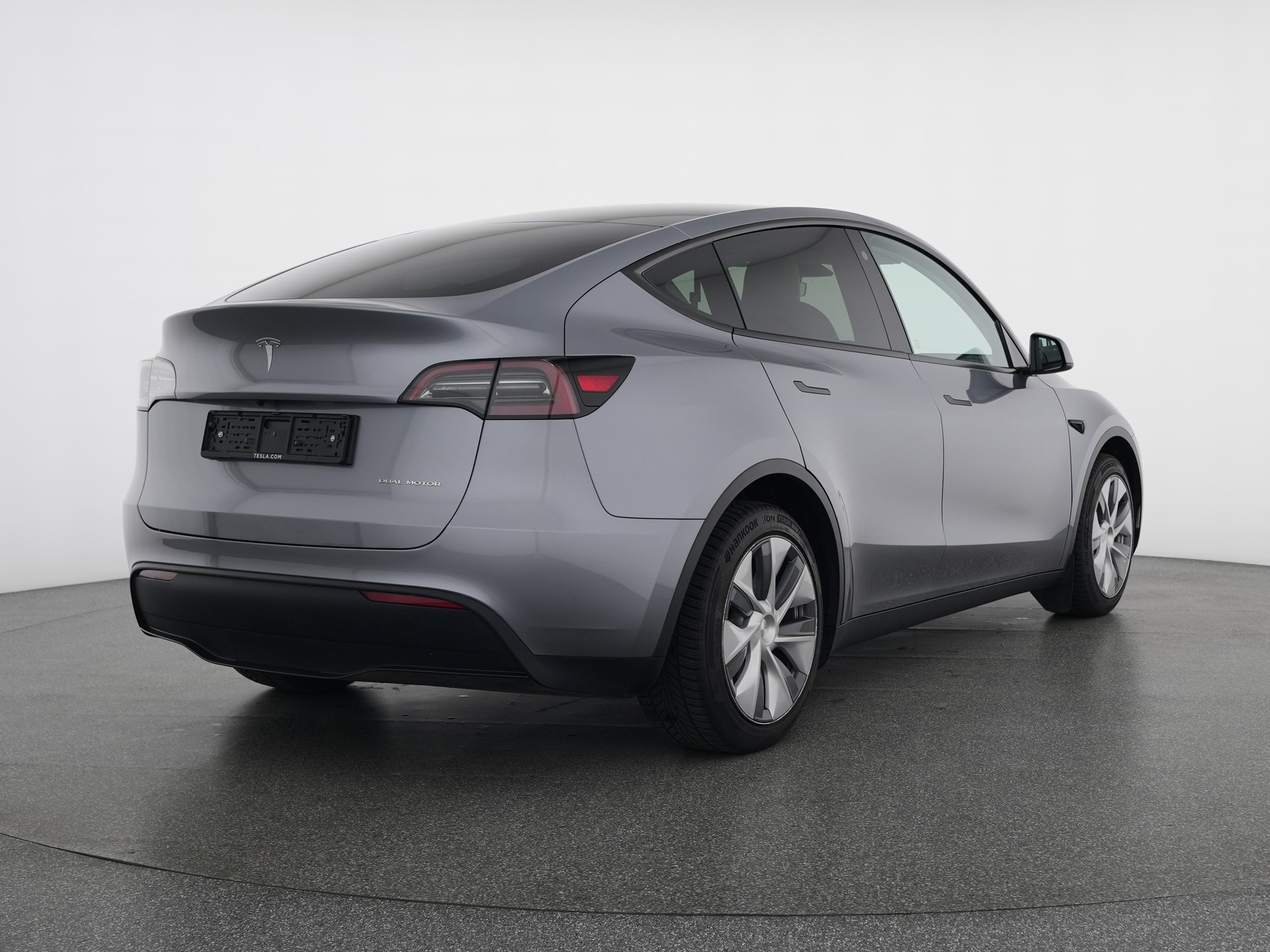 TESLA Model Y Long Range-image-3
