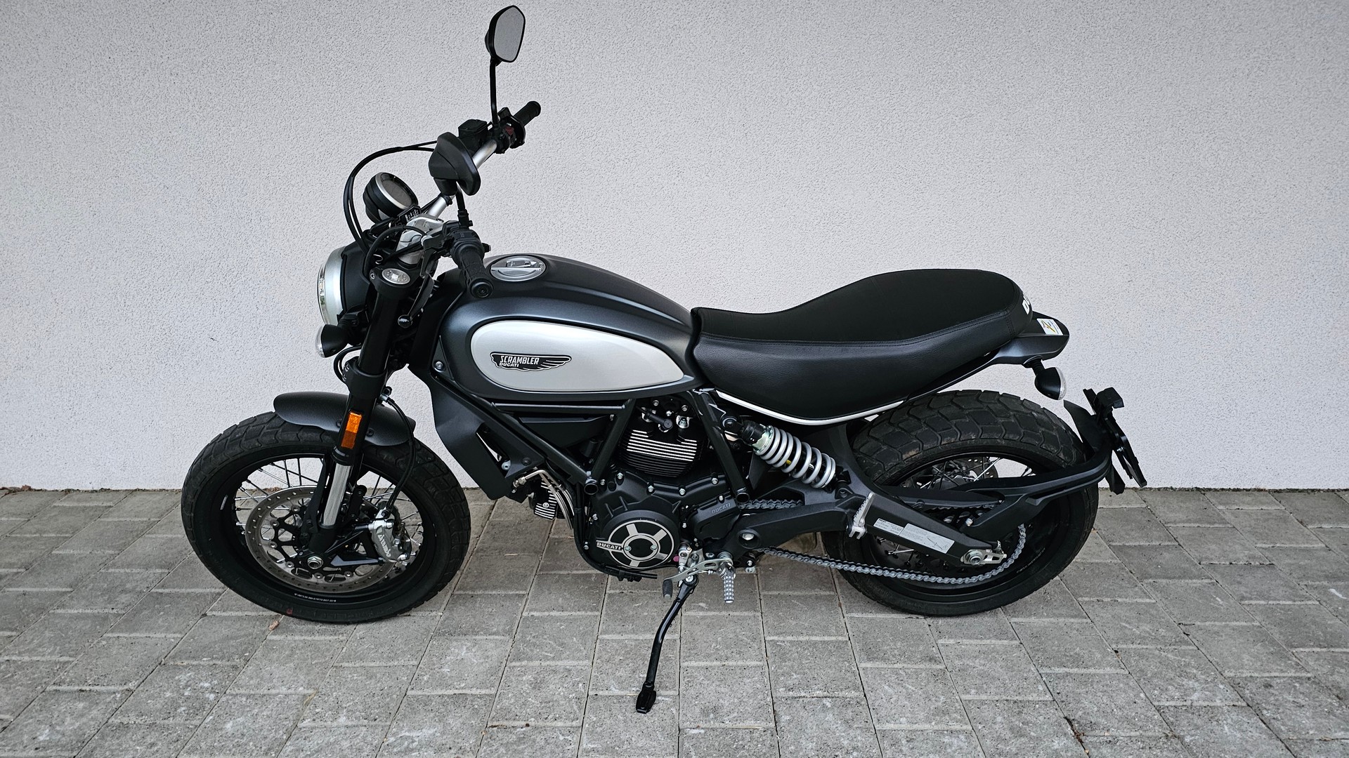 DUCATI Scrambler 800 Icon-showroom-element-1