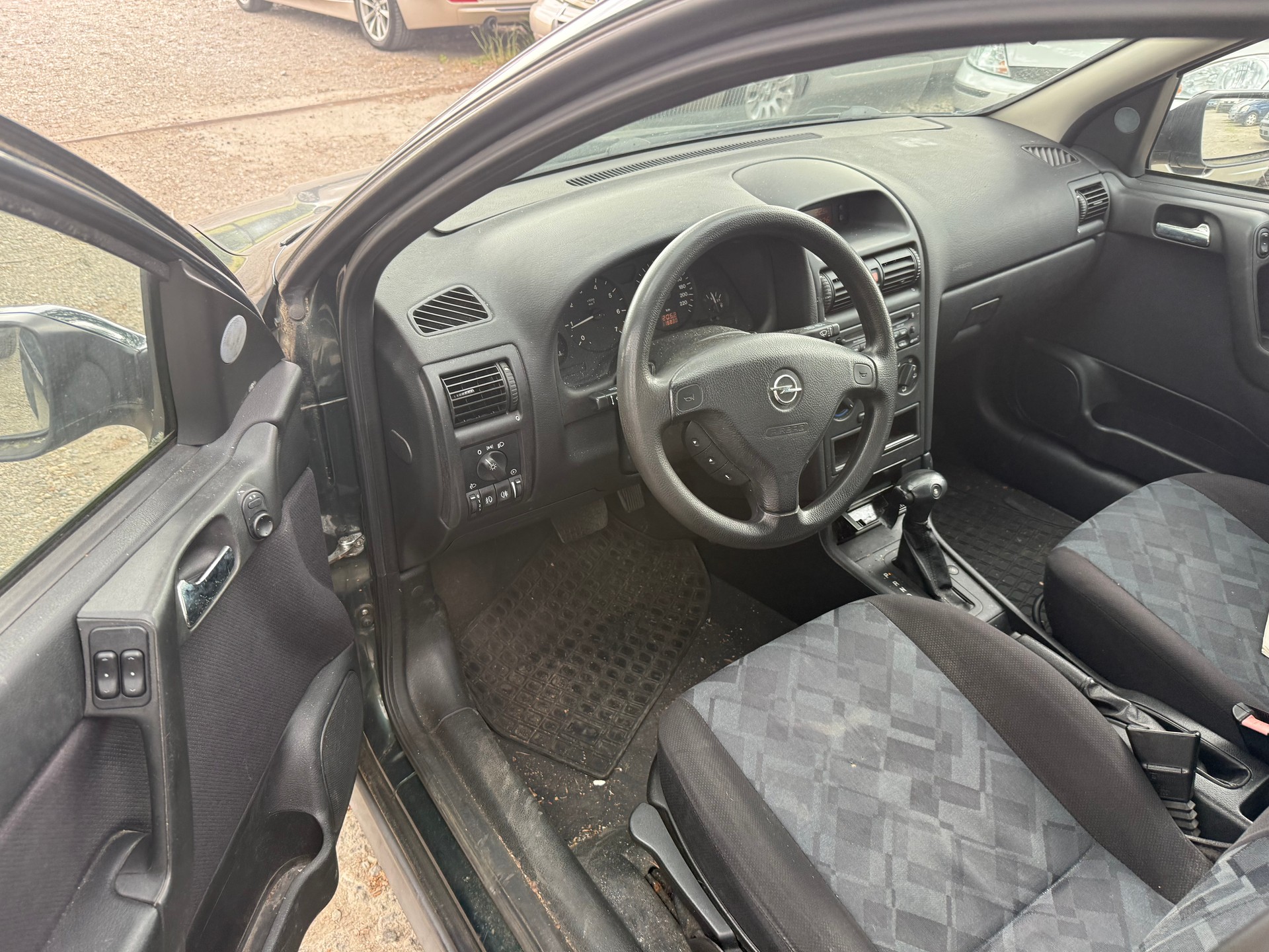 OPEL Astra 1.6i 16V Club-image-9