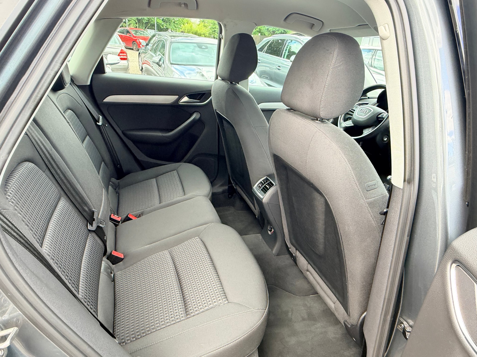 AUDI Q3 1.4 TFSI S-tronic-image-22