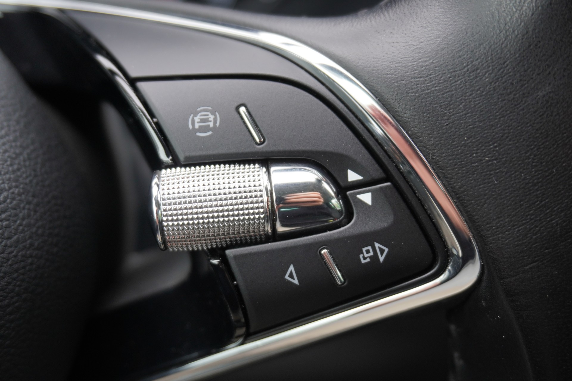 SKODA Karoq 2.0 TDI CR Ambition 4x4 DSG-image-22