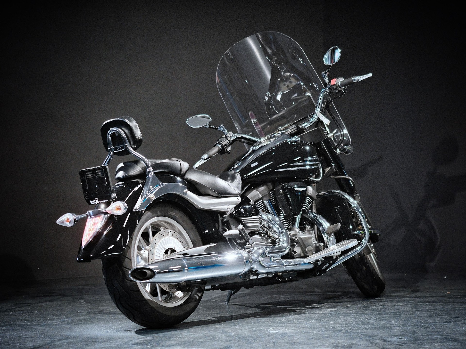 YAMAHA XV 1900 Midnight Star-showroom-element-2