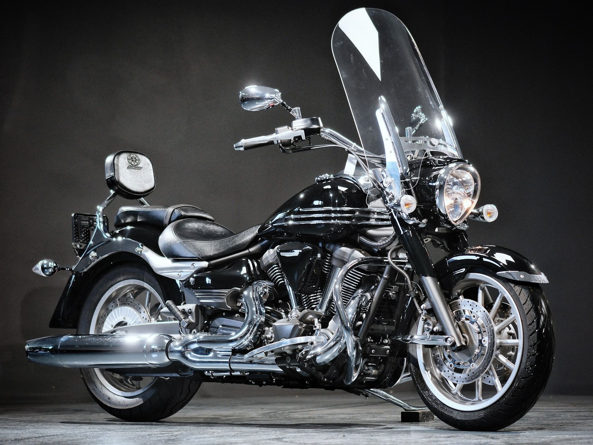 YAMAHA XV 1900 Midnight Star