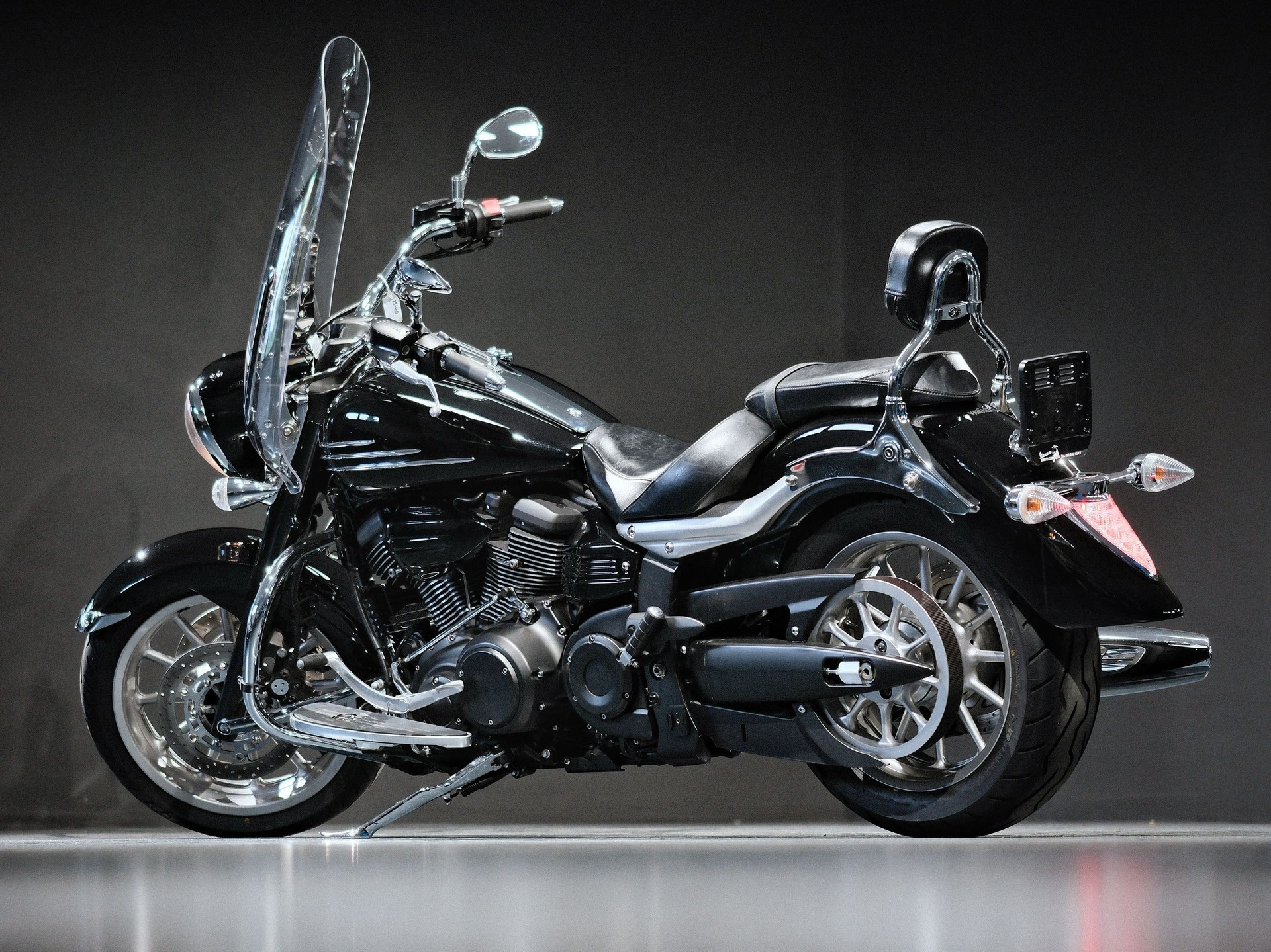 YAMAHA XV 1900 Midnight Star-showroom-element-3